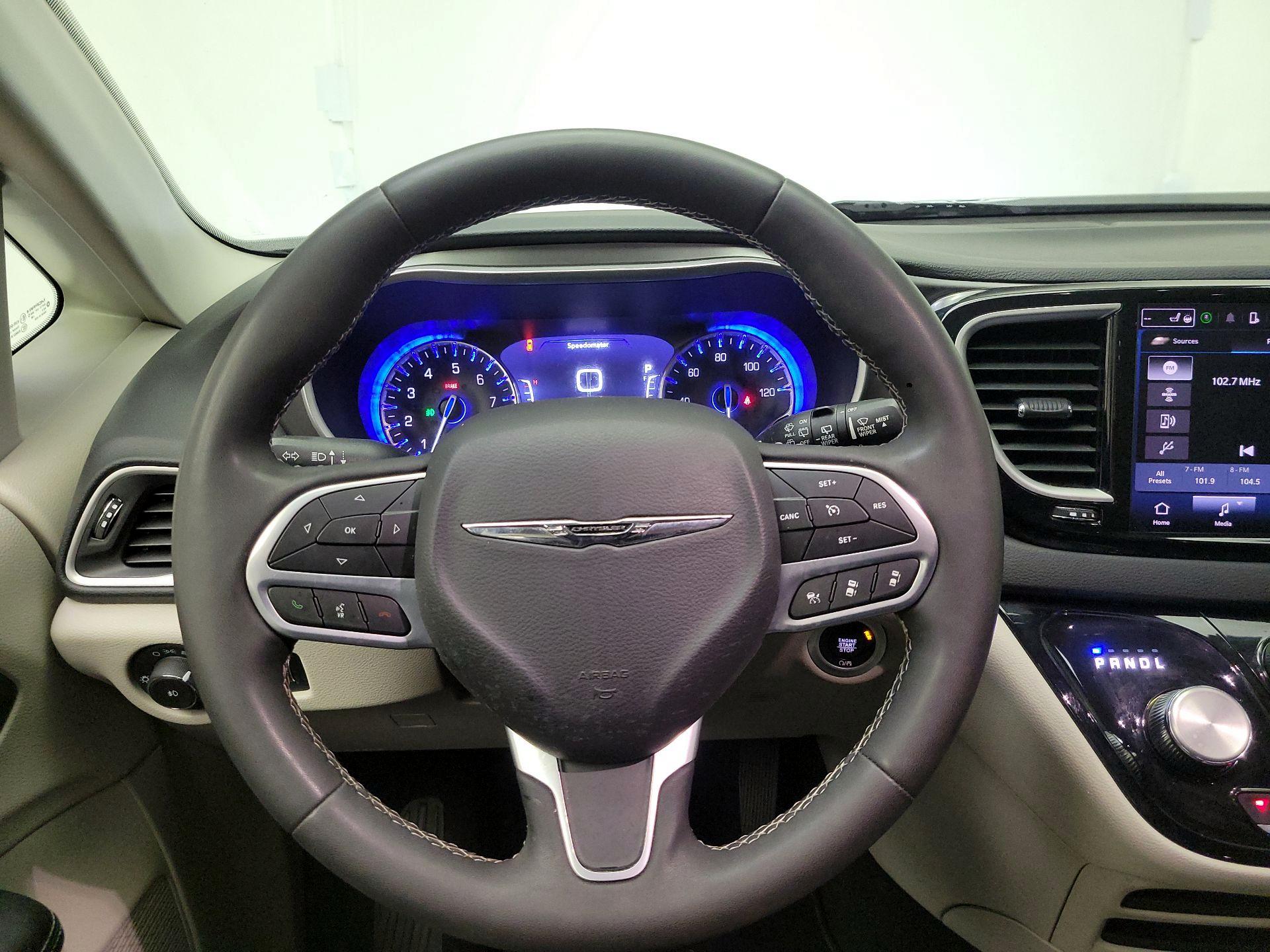 Thumbnail: 2023 Chrysler Pacifica - 10