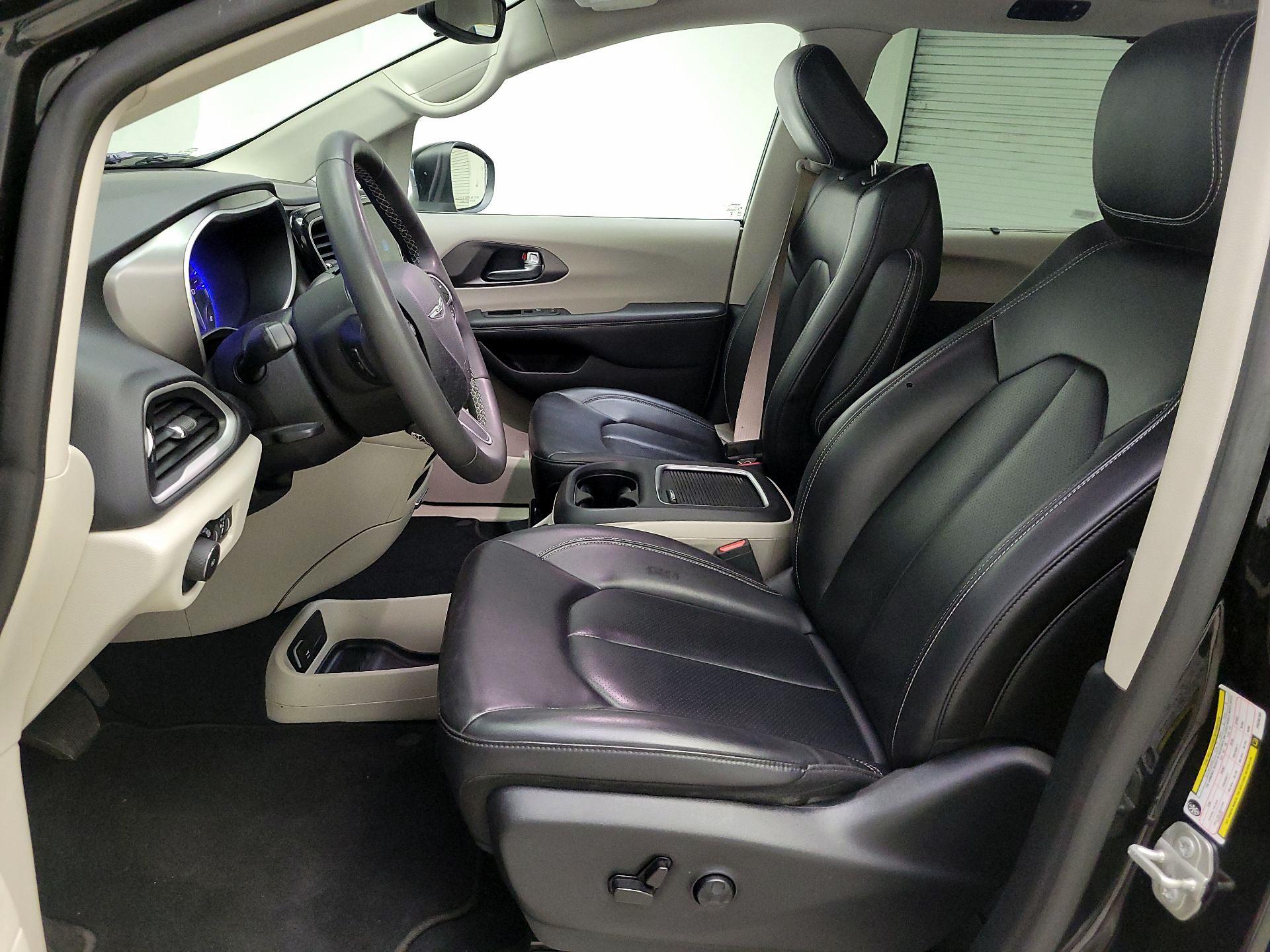 Thumbnail: 2023 Chrysler Pacifica - 11