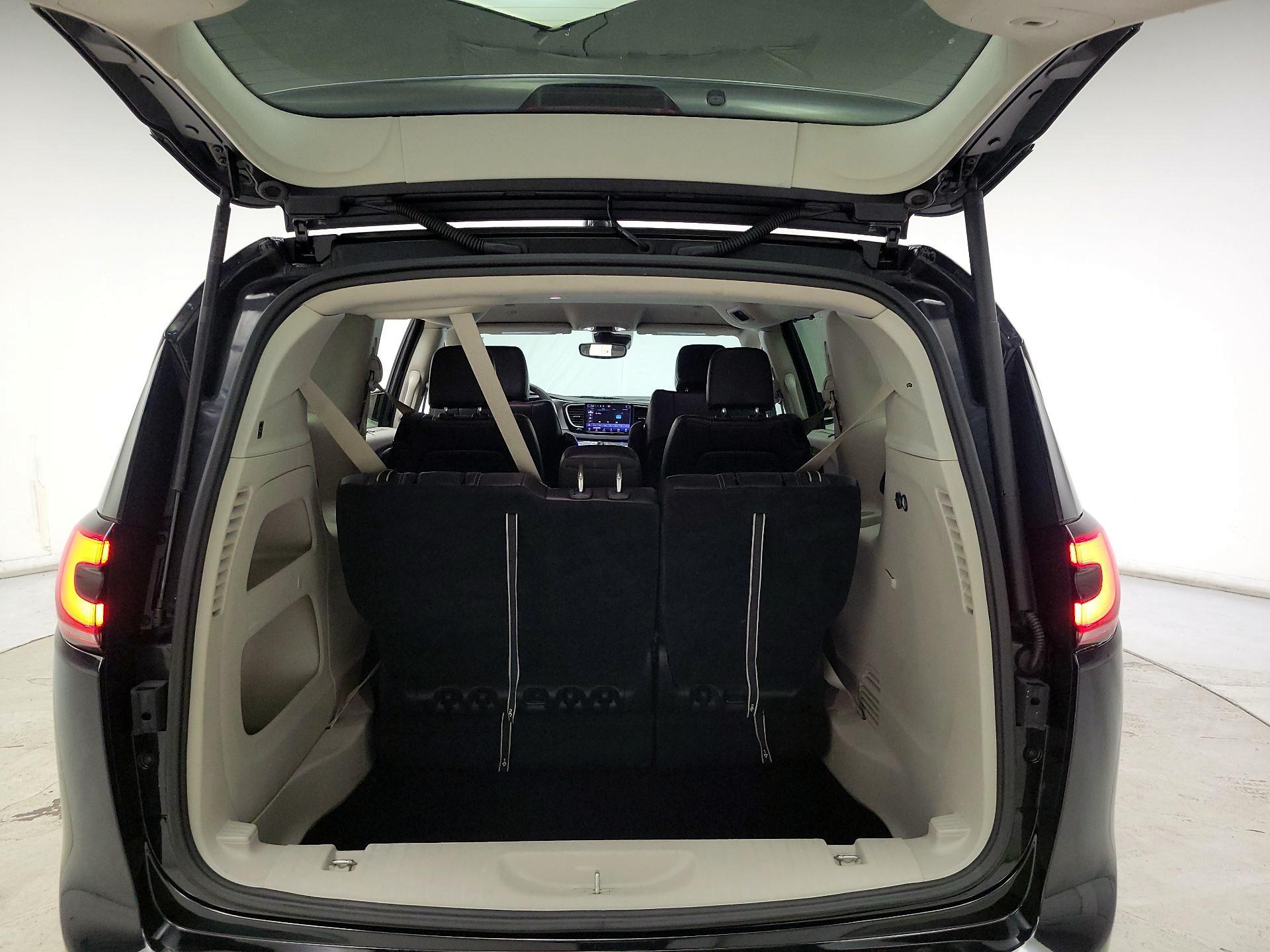 Thumbnail: 2023 Chrysler Pacifica - 20