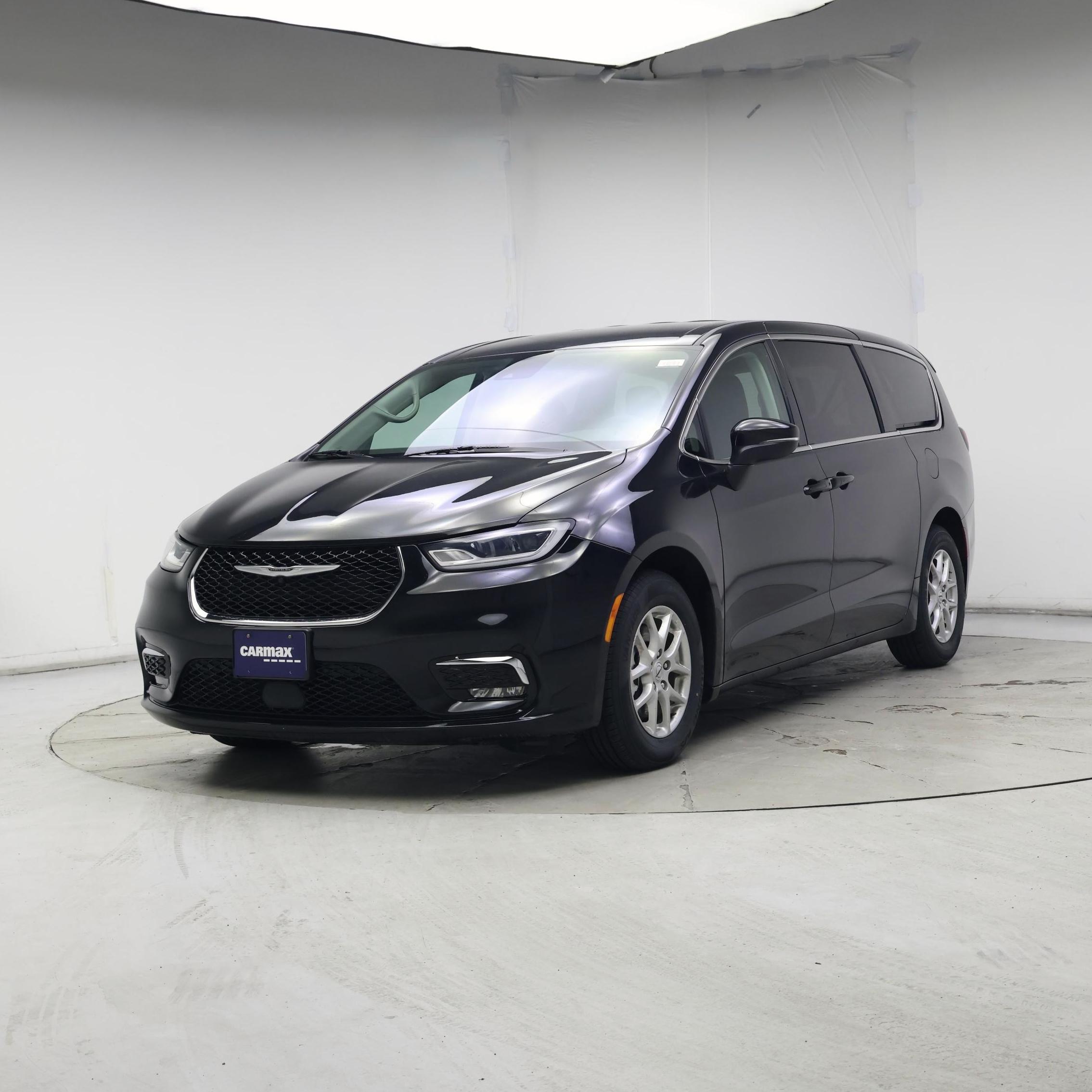 Thumbnail: 2023 Chrysler Pacifica - 4