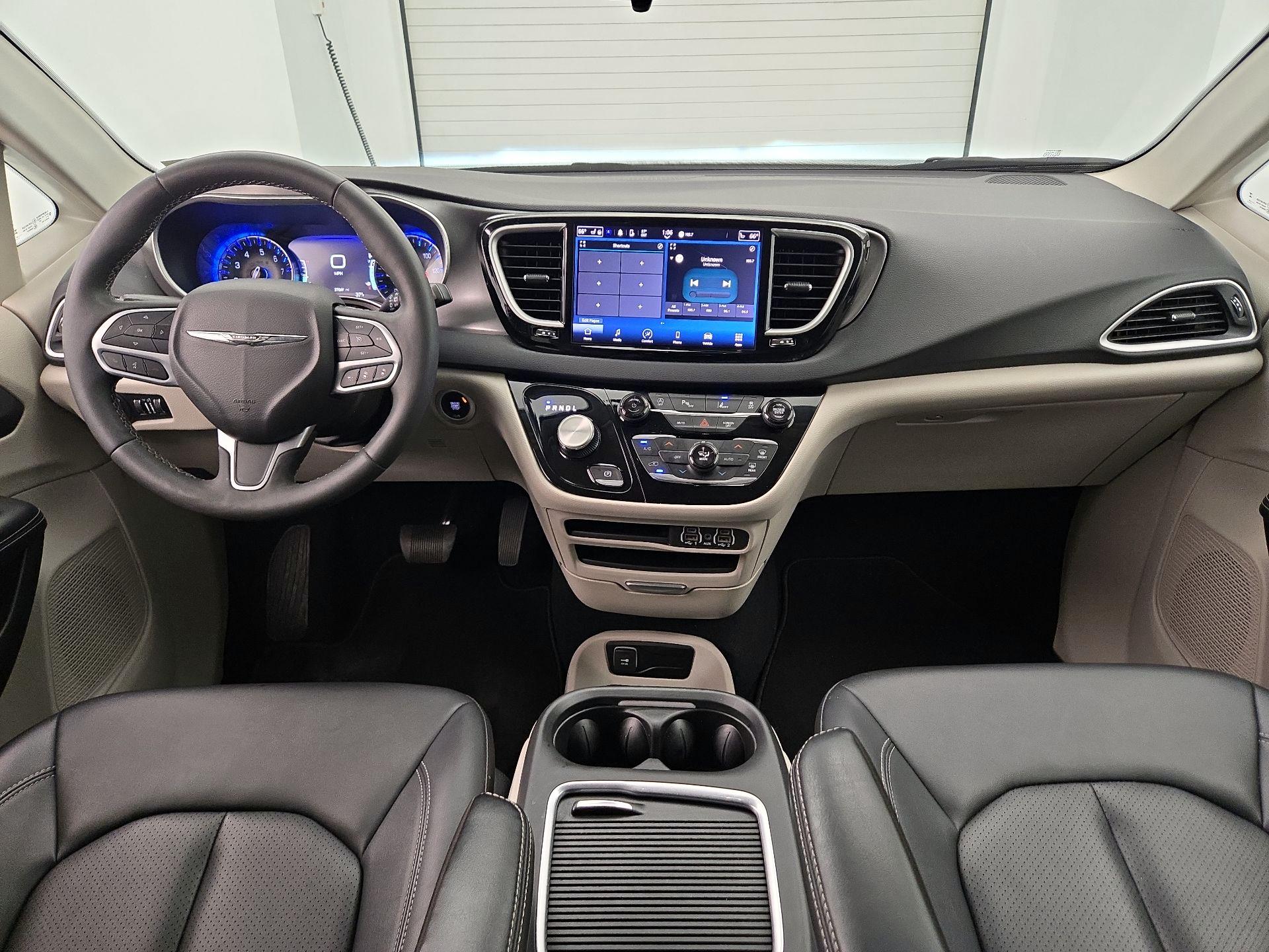 Thumbnail: 2024 Chrysler Pacifica - 9