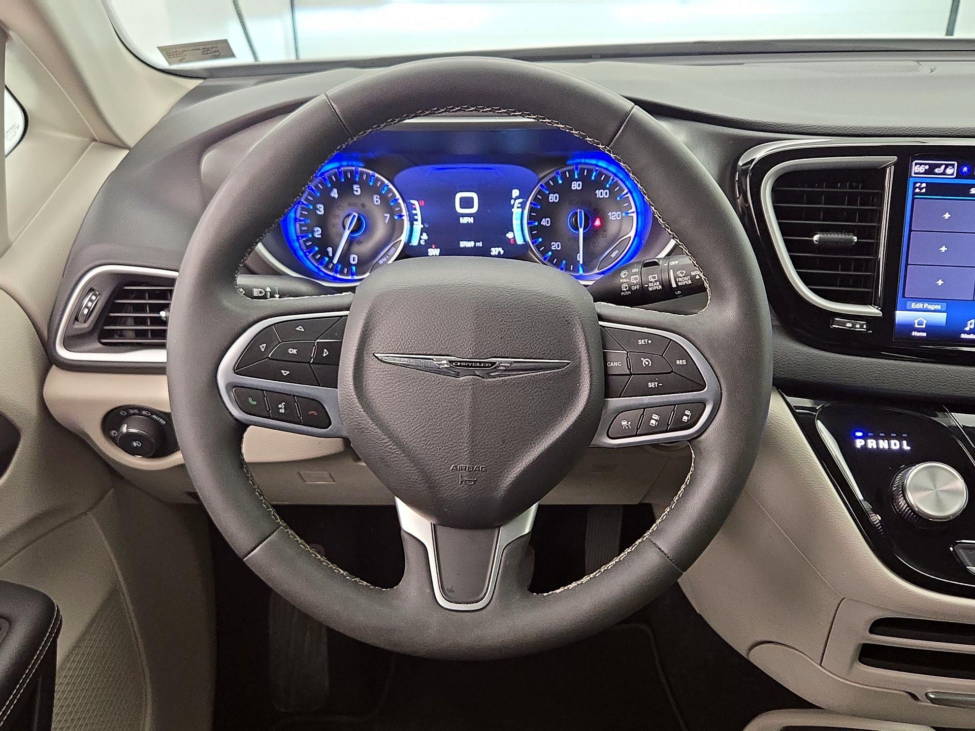 Thumbnail: 2024 Chrysler Pacifica - 10