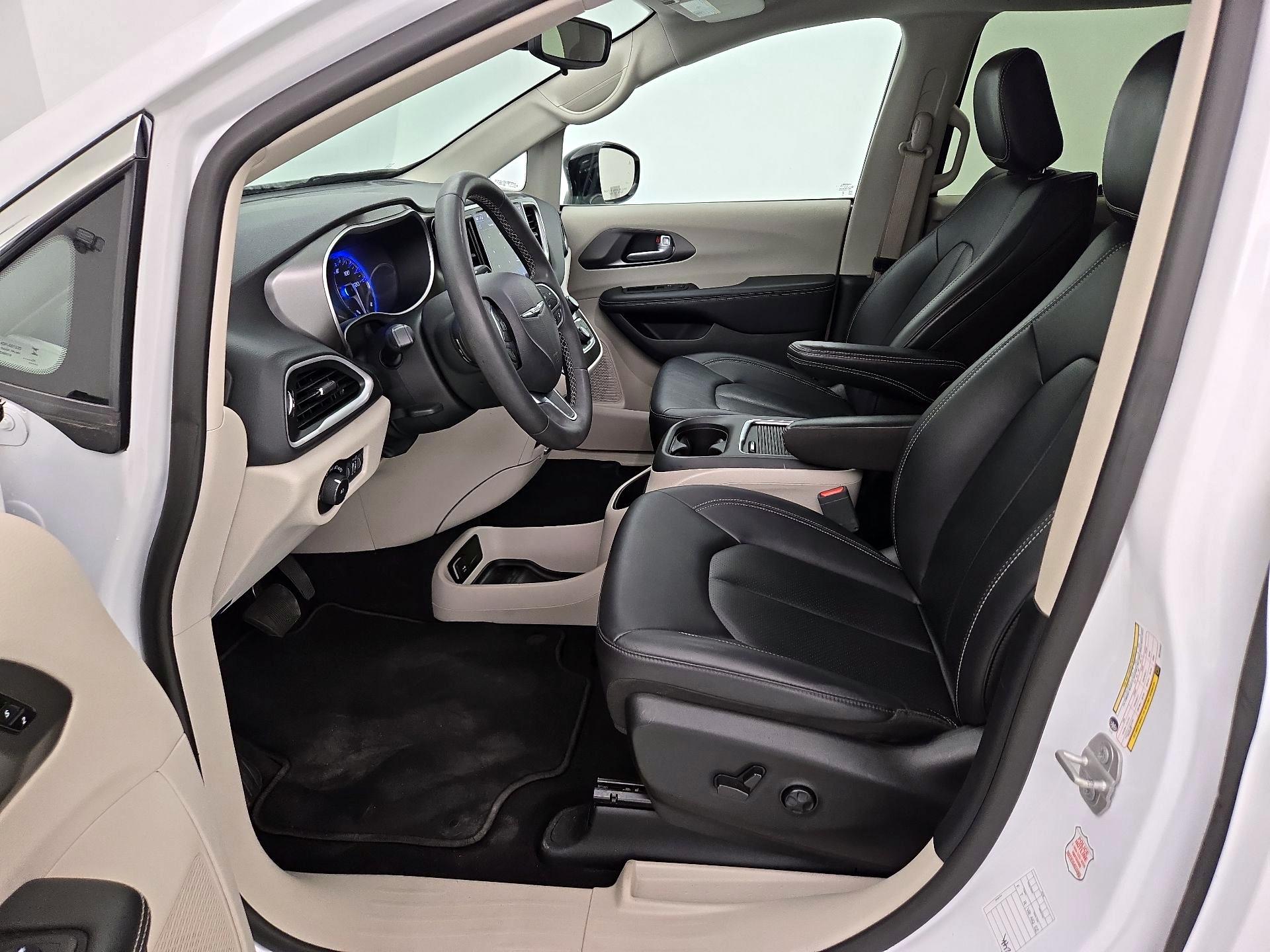 Thumbnail: 2024 Chrysler Pacifica - 11