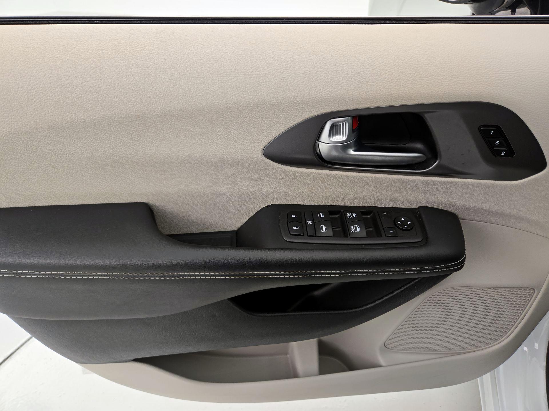 Thumbnail: 2024 Chrysler Pacifica - 12