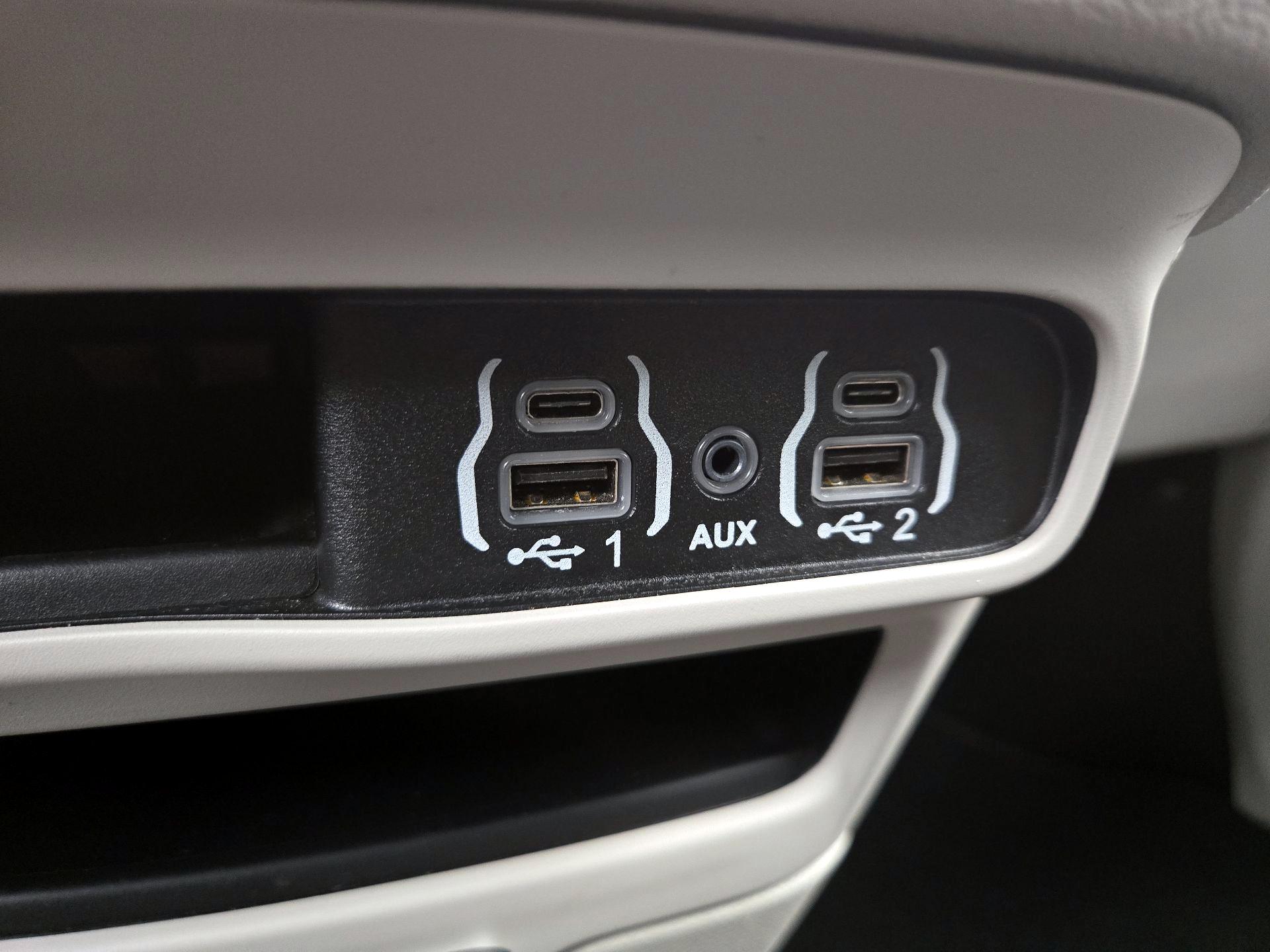 Thumbnail: 2024 Chrysler Pacifica - 18