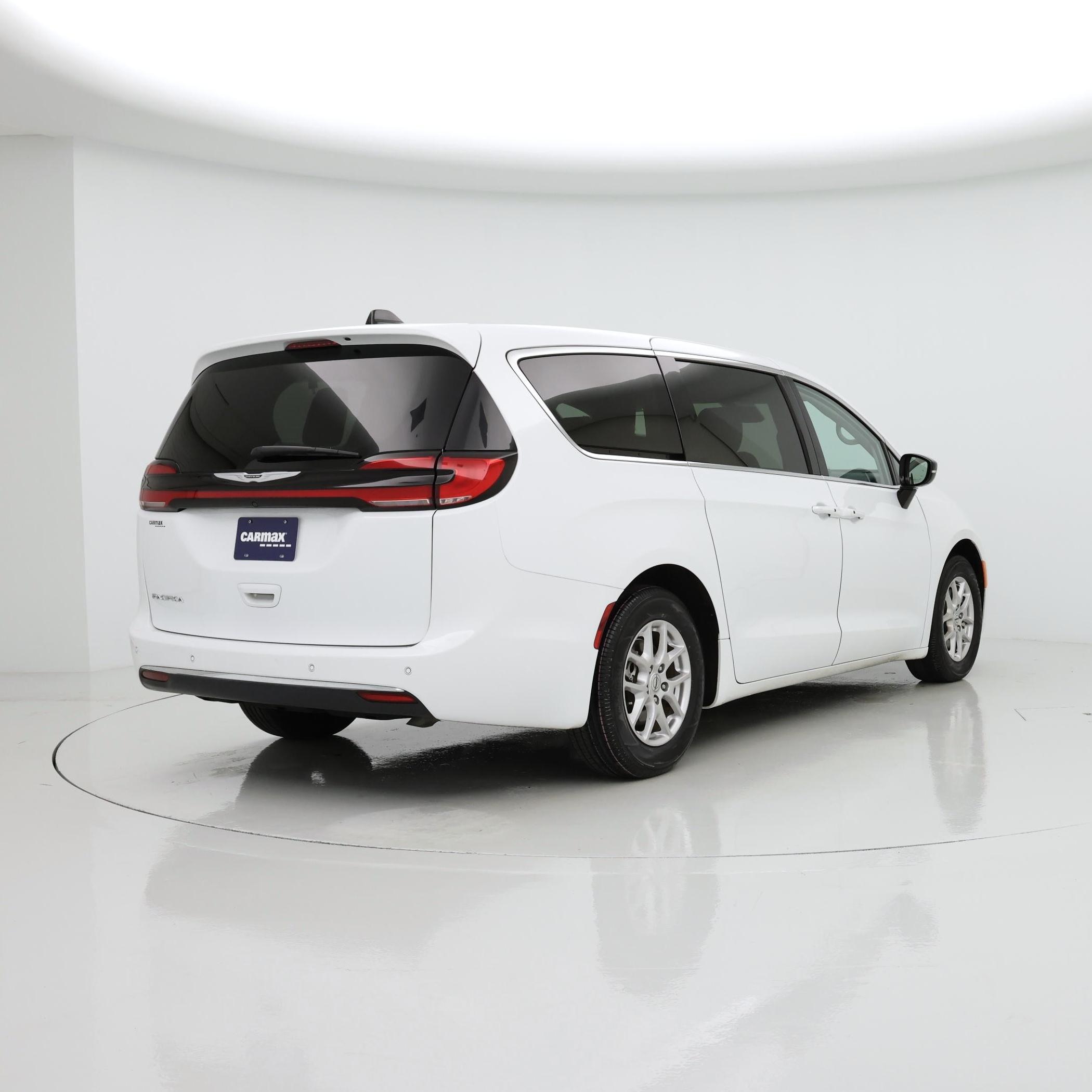 Thumbnail: 2024 Chrysler Pacifica - 8