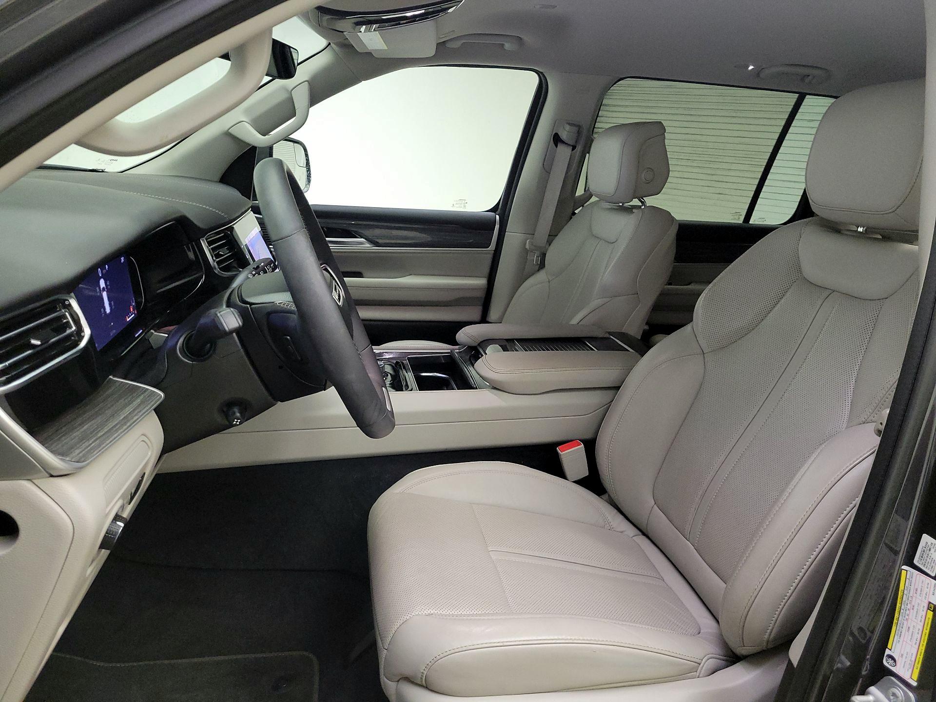 Thumbnail: 2022 Jeep Wagoneer - 11