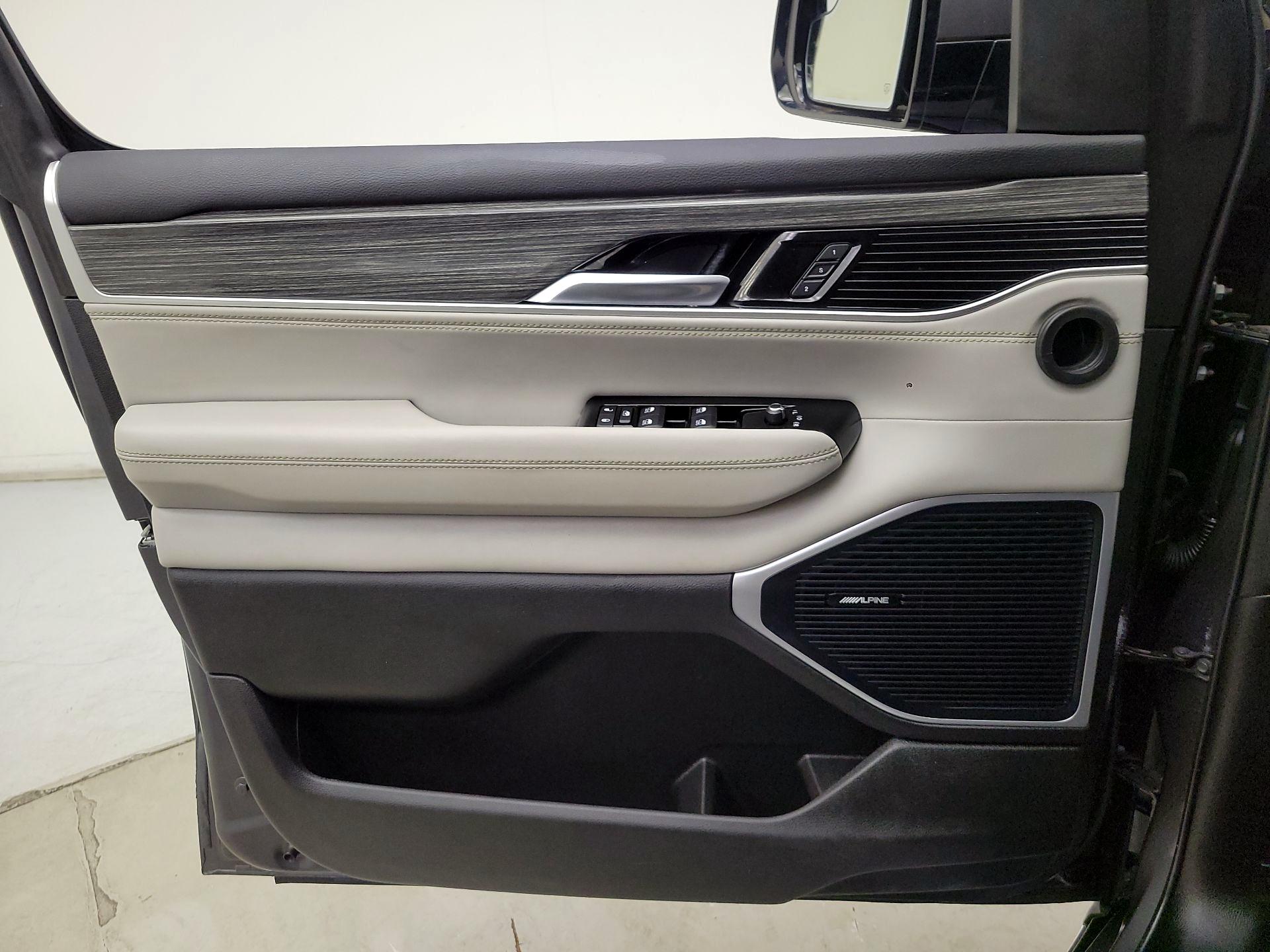 Thumbnail: 2022 Jeep Wagoneer - 12