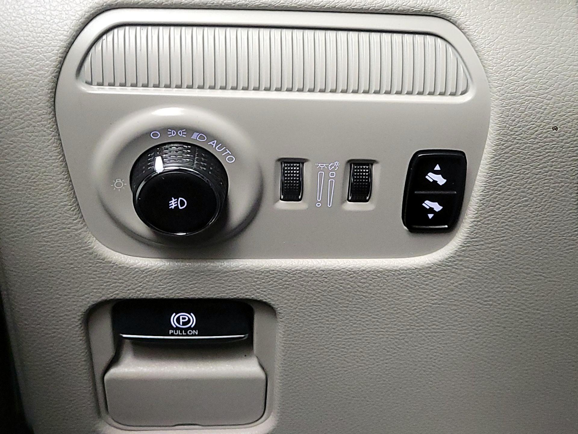 Thumbnail: 2022 Jeep Wagoneer - 13