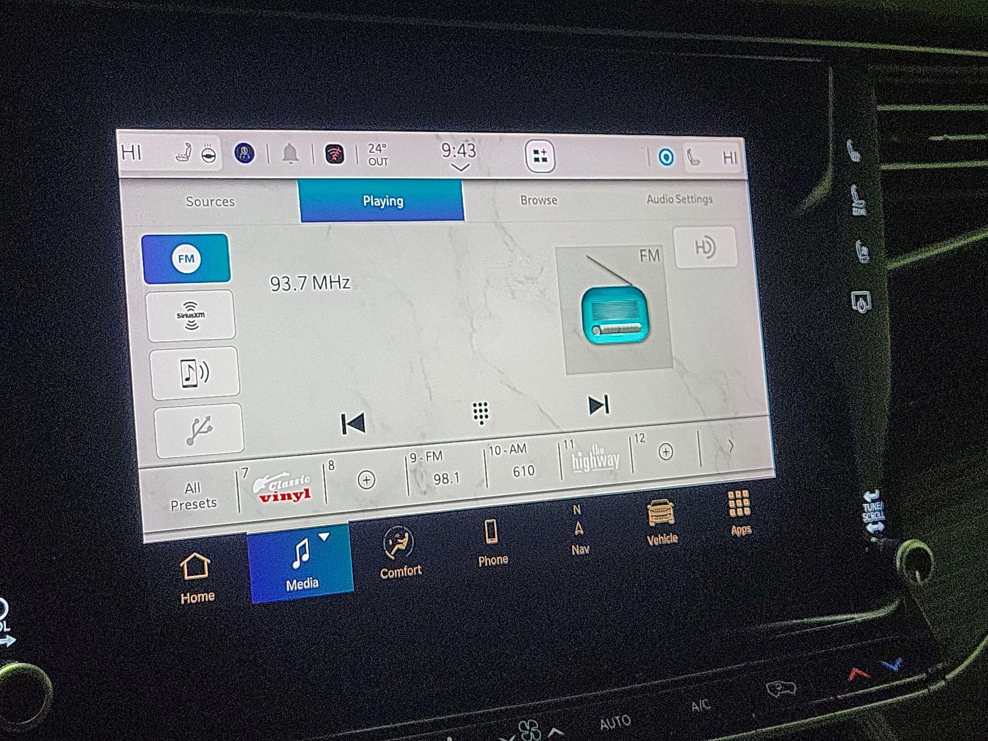 Thumbnail: 2022 Jeep Wagoneer - 16