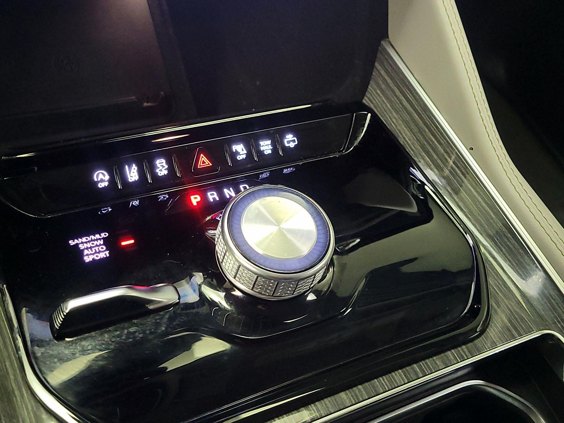 Thumbnail: 2022 Jeep Wagoneer - 18