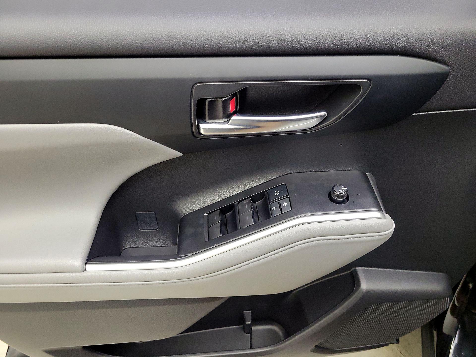 Thumbnail: 2021 Toyota Highlander - 12