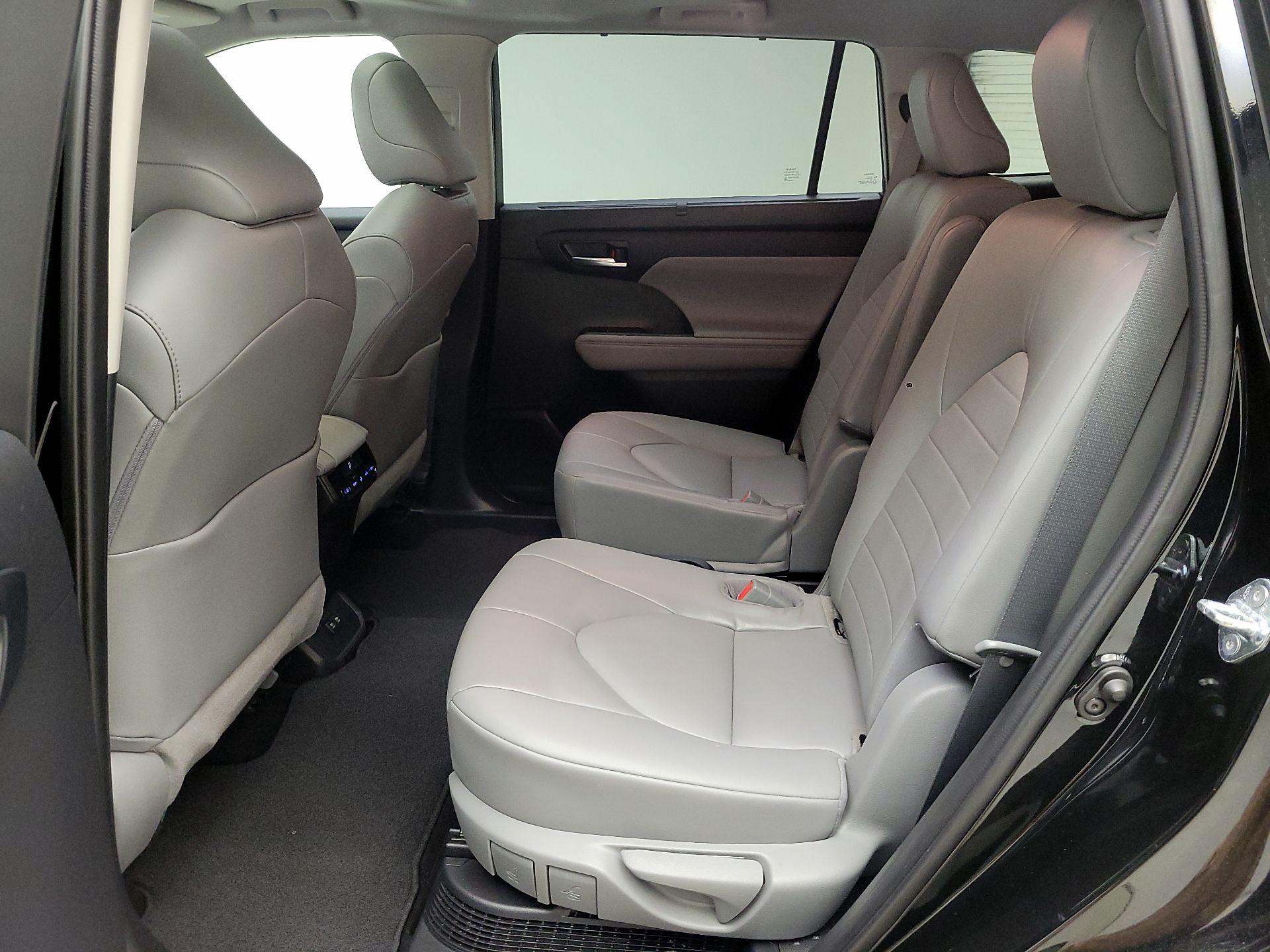 Thumbnail: 2021 Toyota Highlander - 20