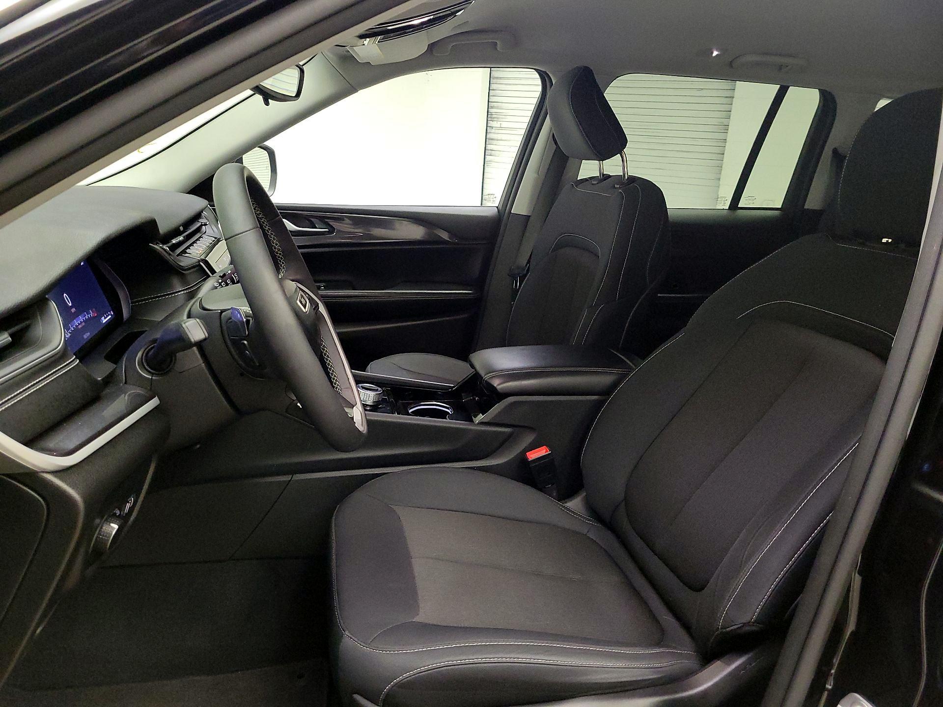 Thumbnail: 2023 Jeep Grand Cherokee - 11