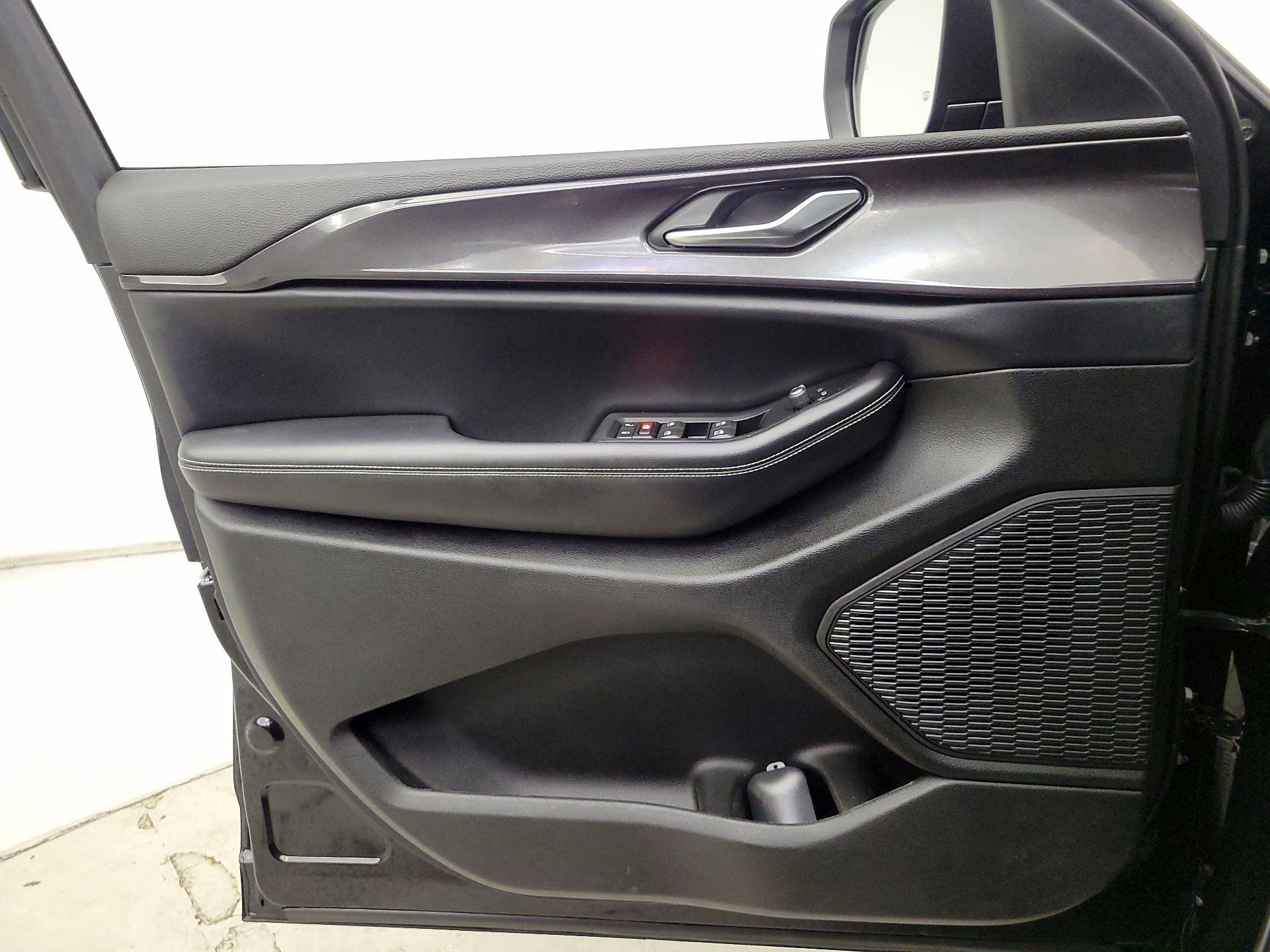 Thumbnail: 2023 Jeep Grand Cherokee - 12