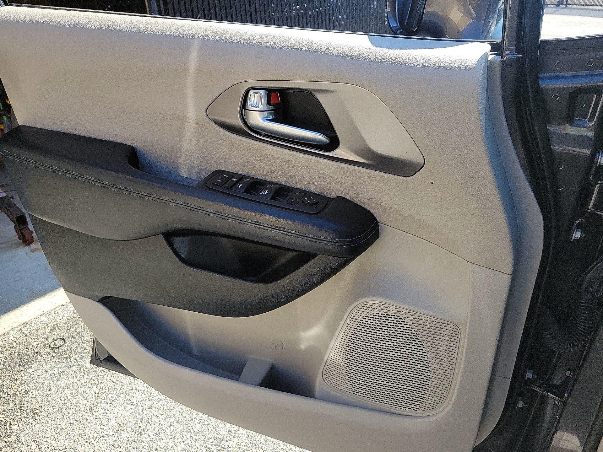 Thumbnail: 2021 Chrysler Pacifica - 10