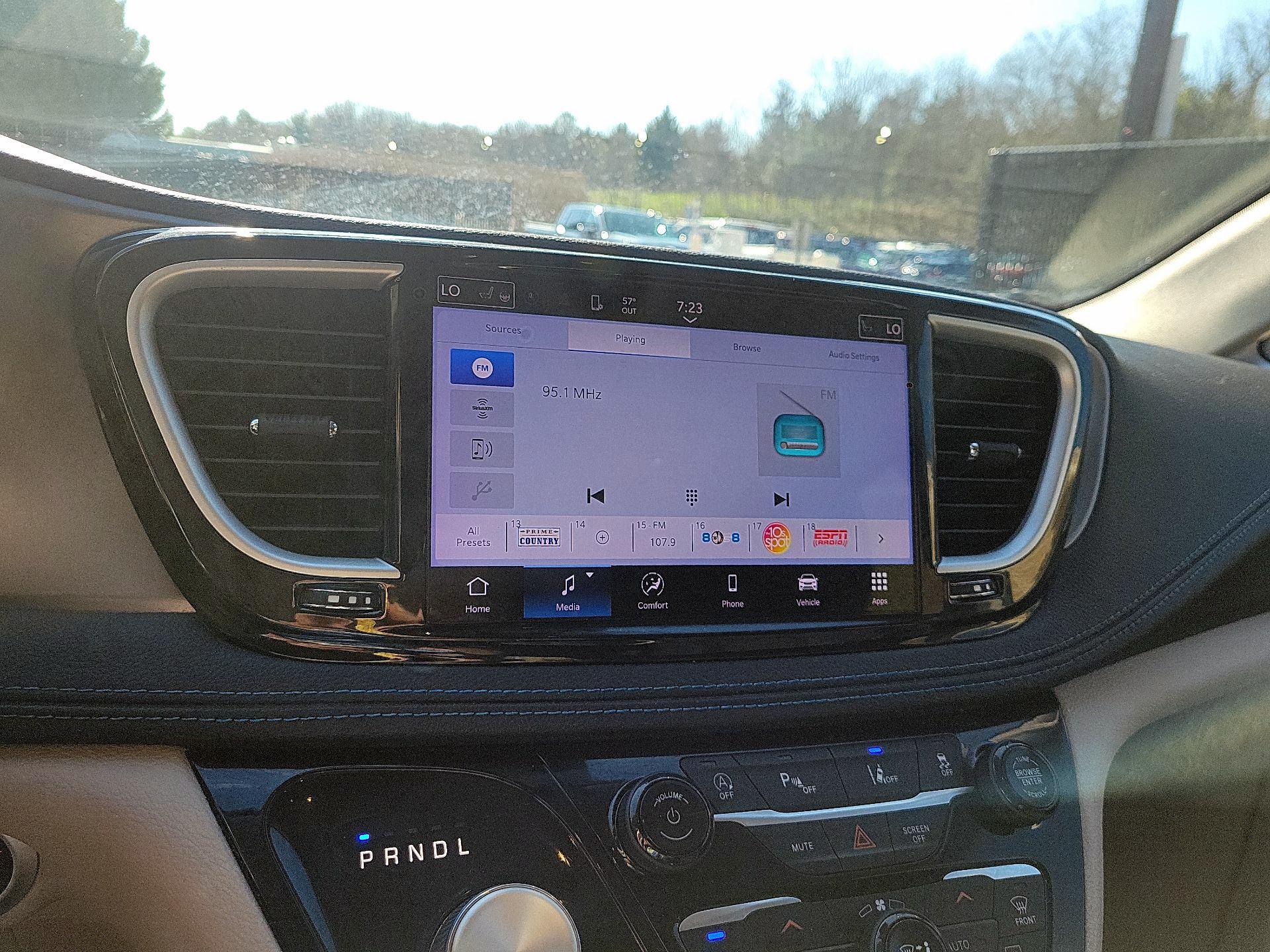 Thumbnail: 2021 Chrysler Pacifica - 13
