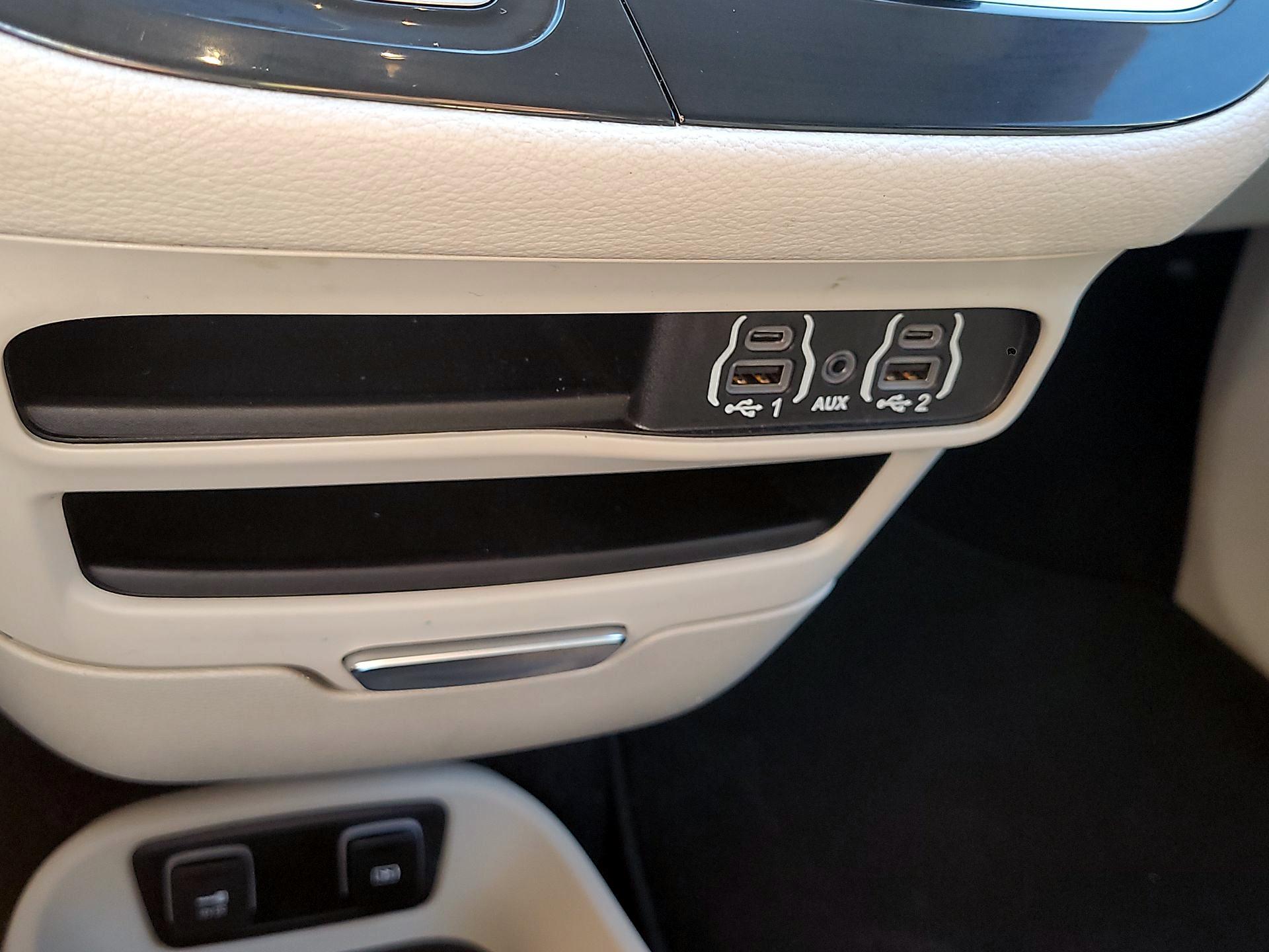 Thumbnail: 2021 Chrysler Pacifica - 16
