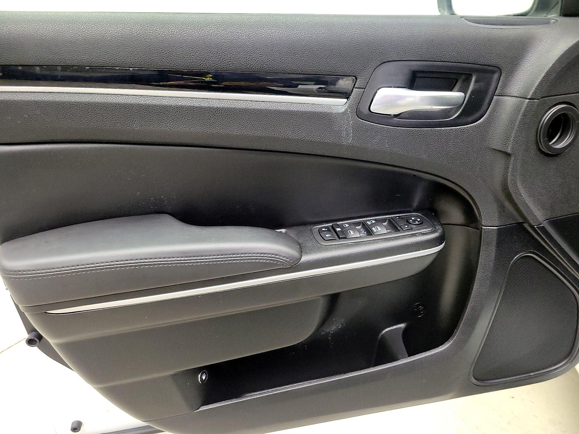 Thumbnail: 2023 Chrysler 300 - 12