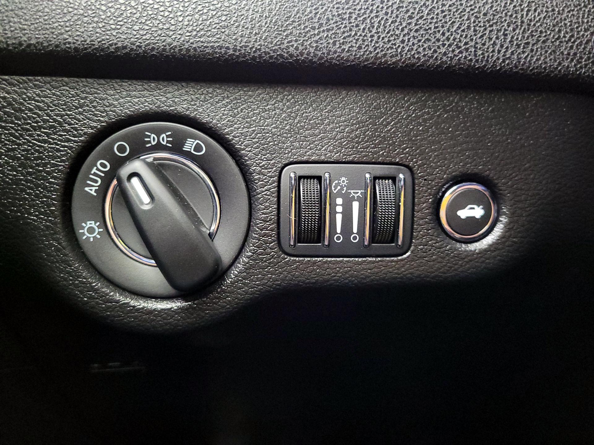 Thumbnail: 2023 Chrysler 300 - 13