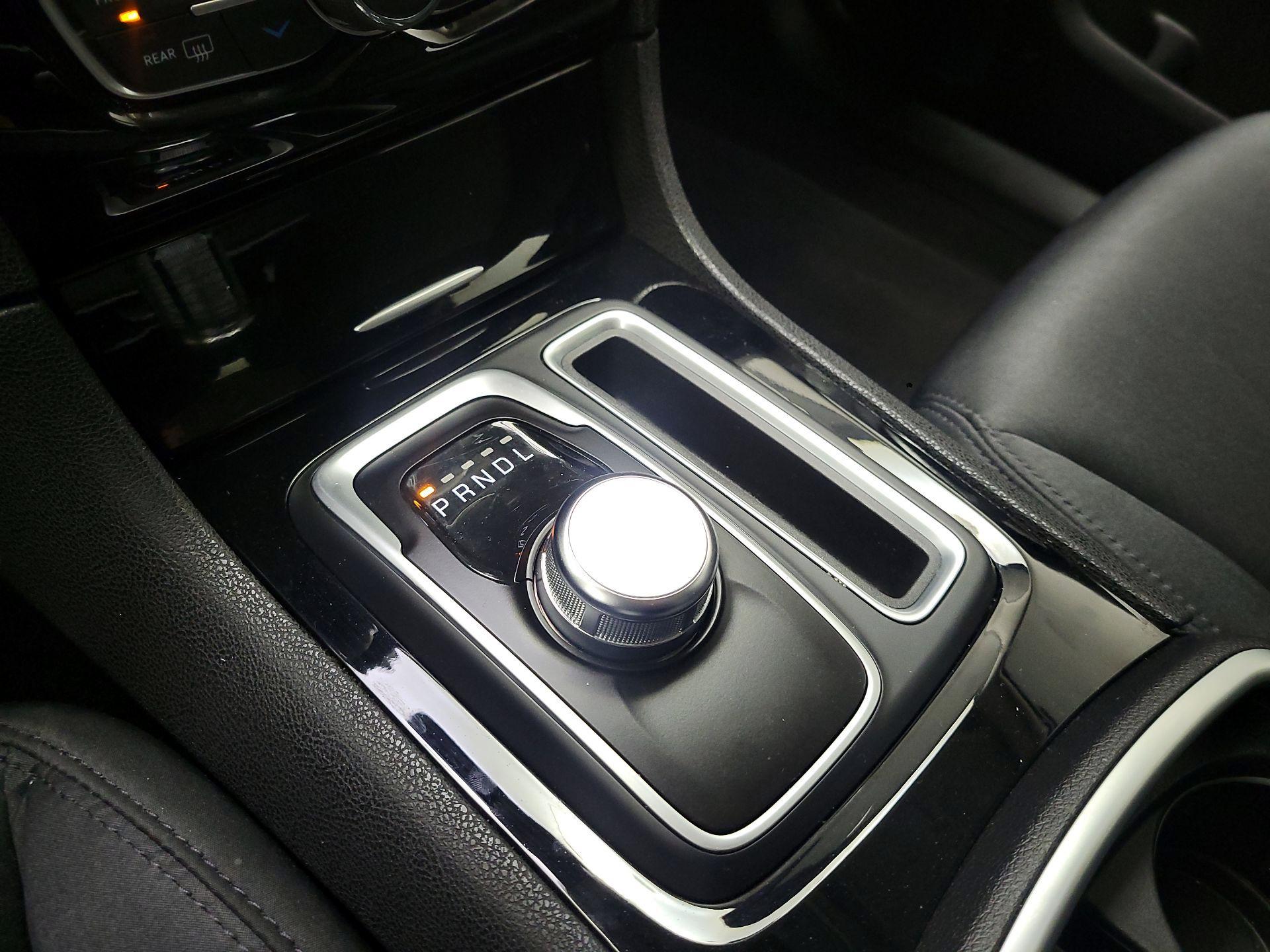 Thumbnail: 2023 Chrysler 300 - 17