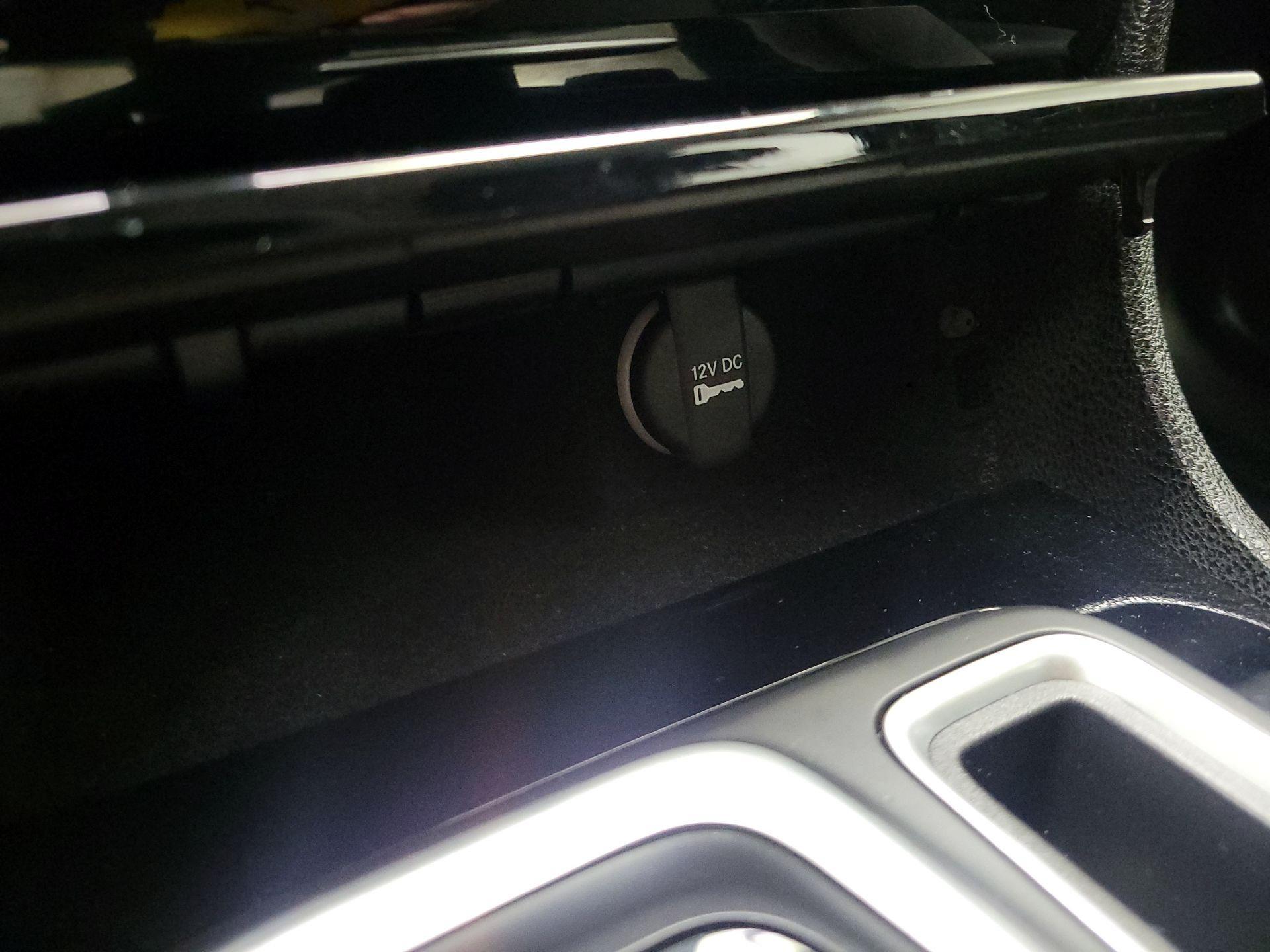 Thumbnail: 2023 Chrysler 300 - 18