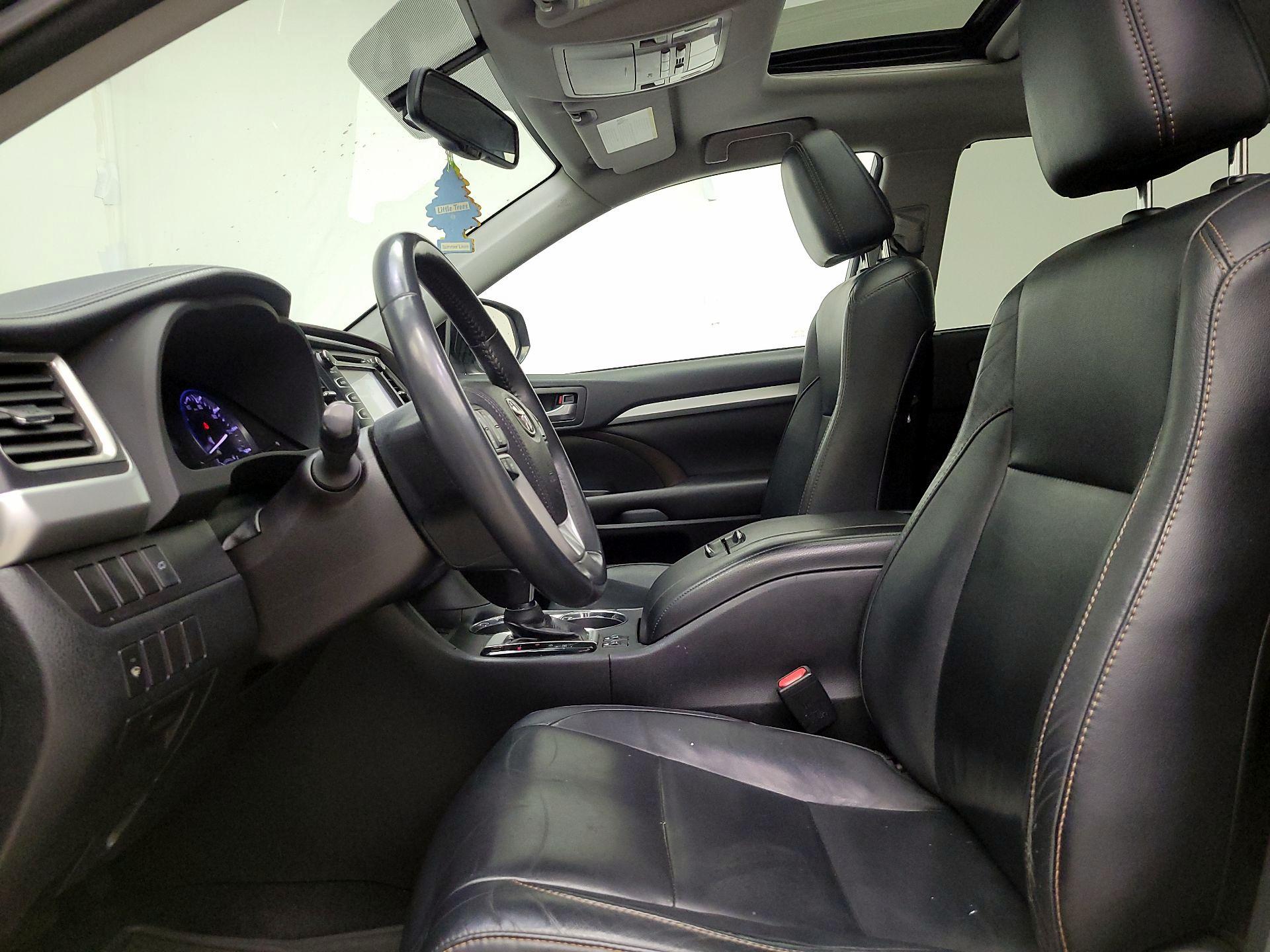 Thumbnail: 2016 Toyota Highlander - 11