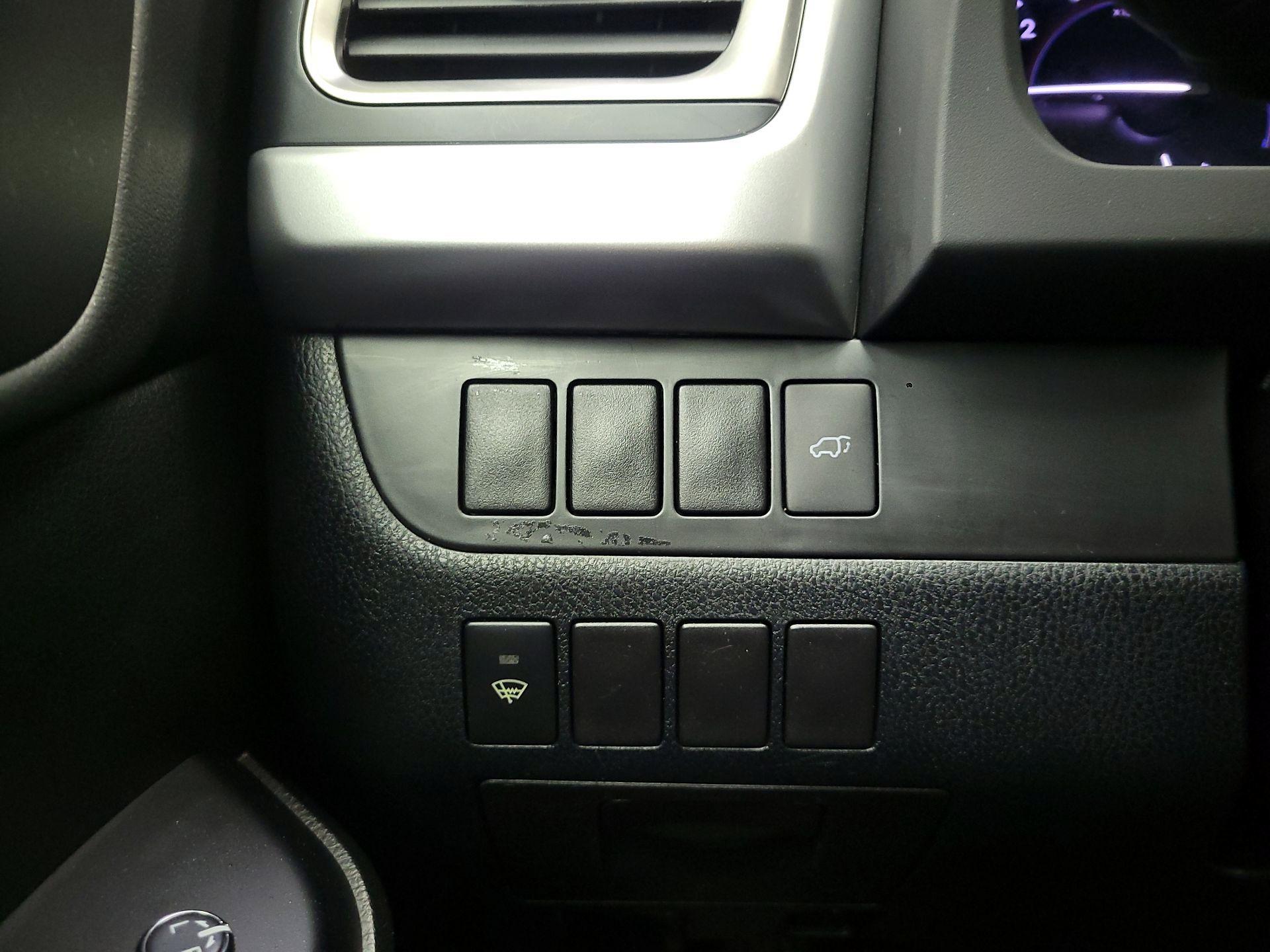 Thumbnail: 2016 Toyota Highlander - 13