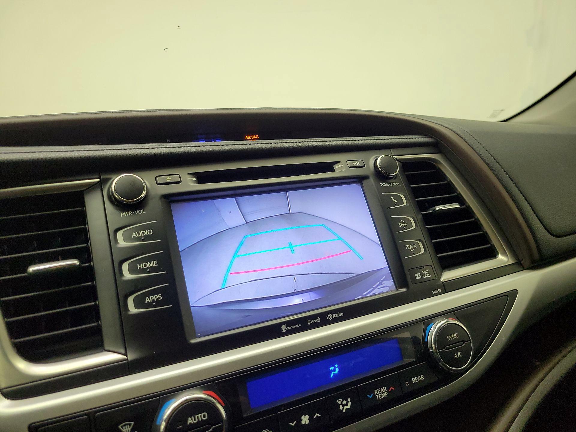 Thumbnail: 2016 Toyota Highlander - 15