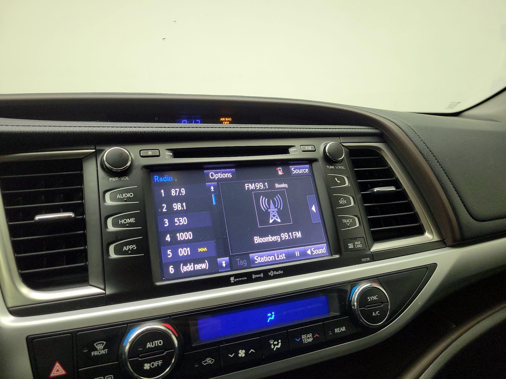 Thumbnail: 2016 Toyota Highlander - 16