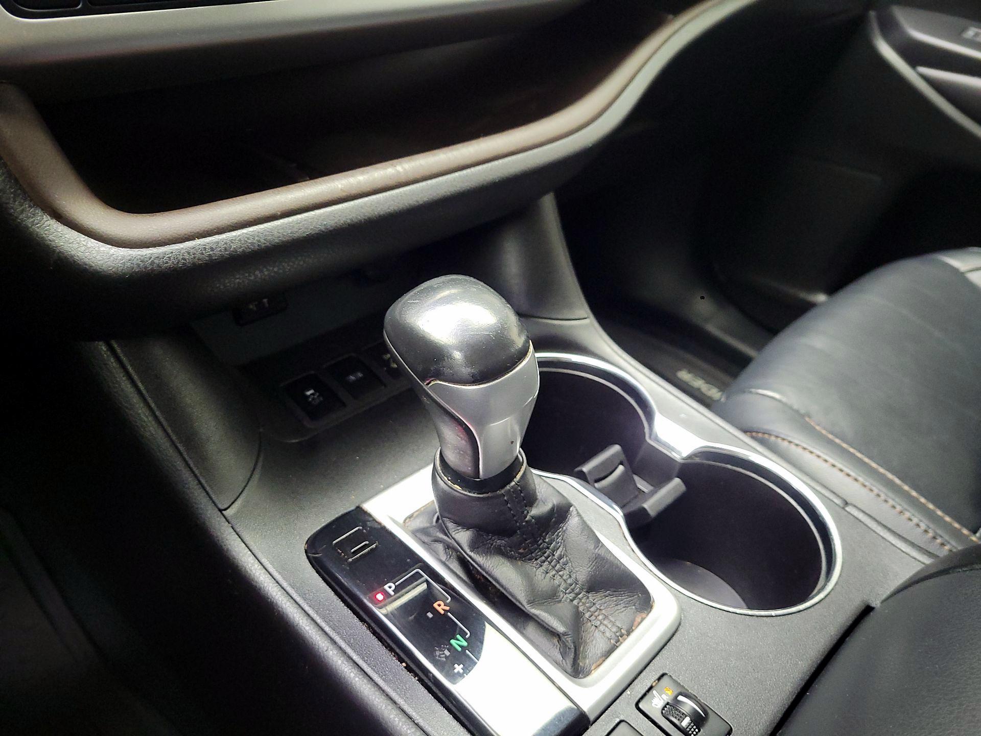 Thumbnail: 2016 Toyota Highlander - 18