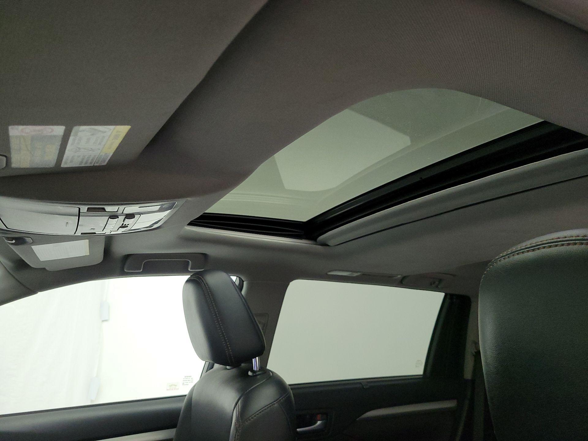 Thumbnail: 2016 Toyota Highlander - 20