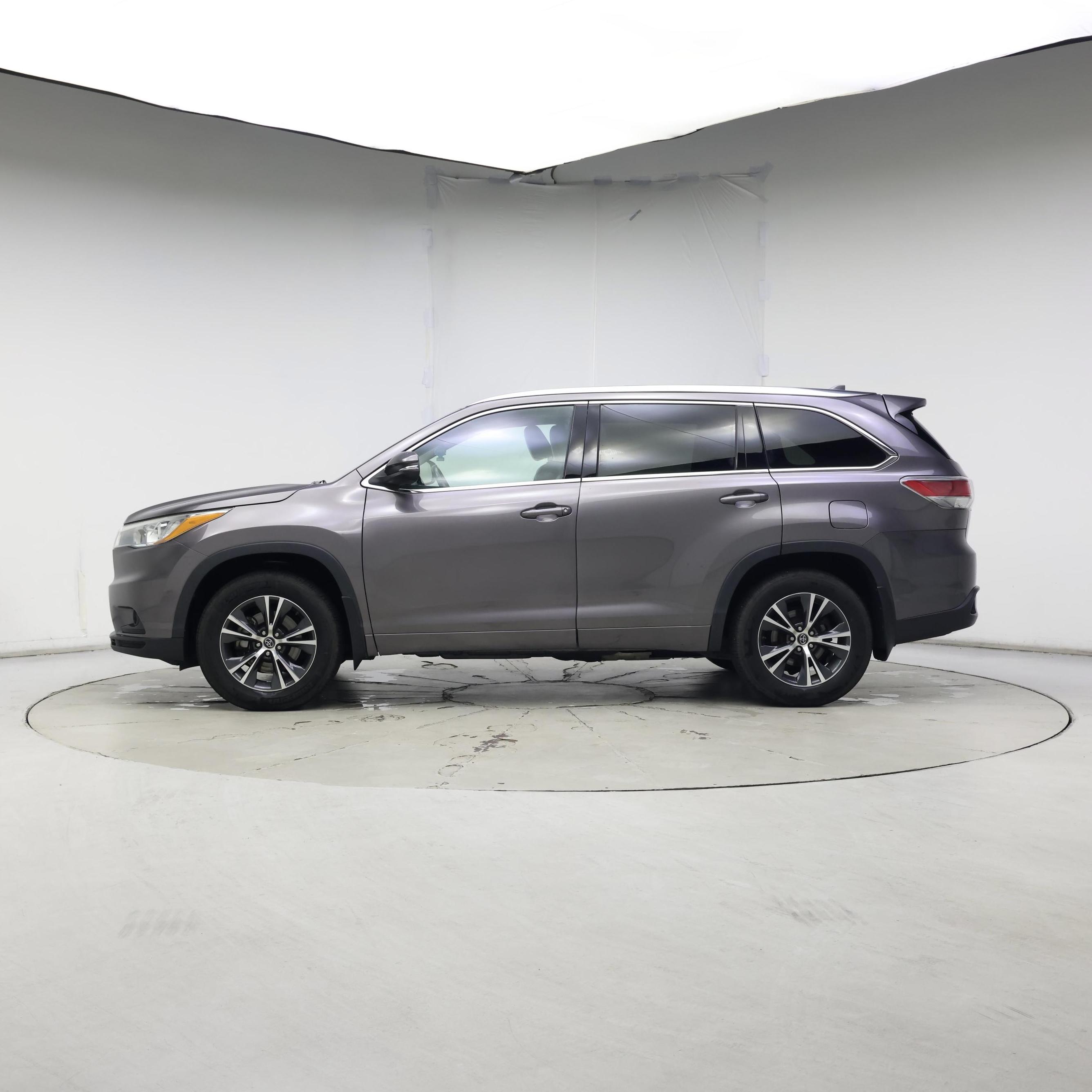 Thumbnail: 2016 Toyota Highlander - 3