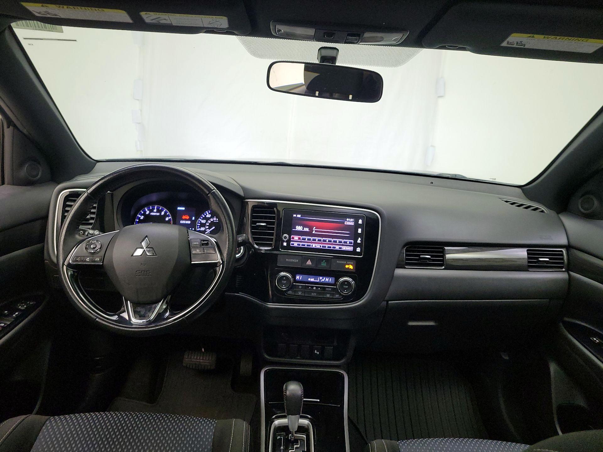 Thumbnail: 2018 Mitsubishi Outlander - 9