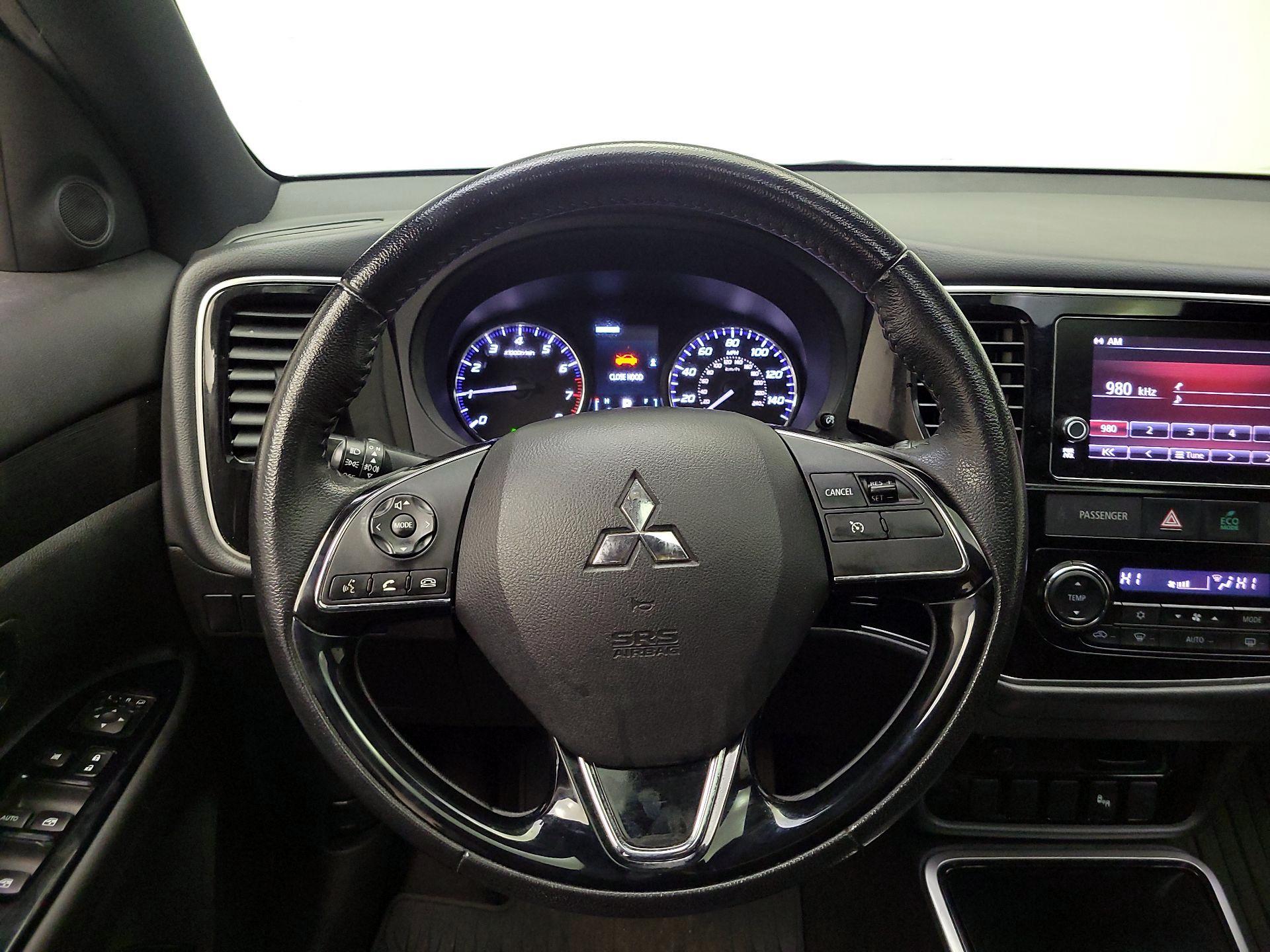 Thumbnail: 2018 Mitsubishi Outlander - 10