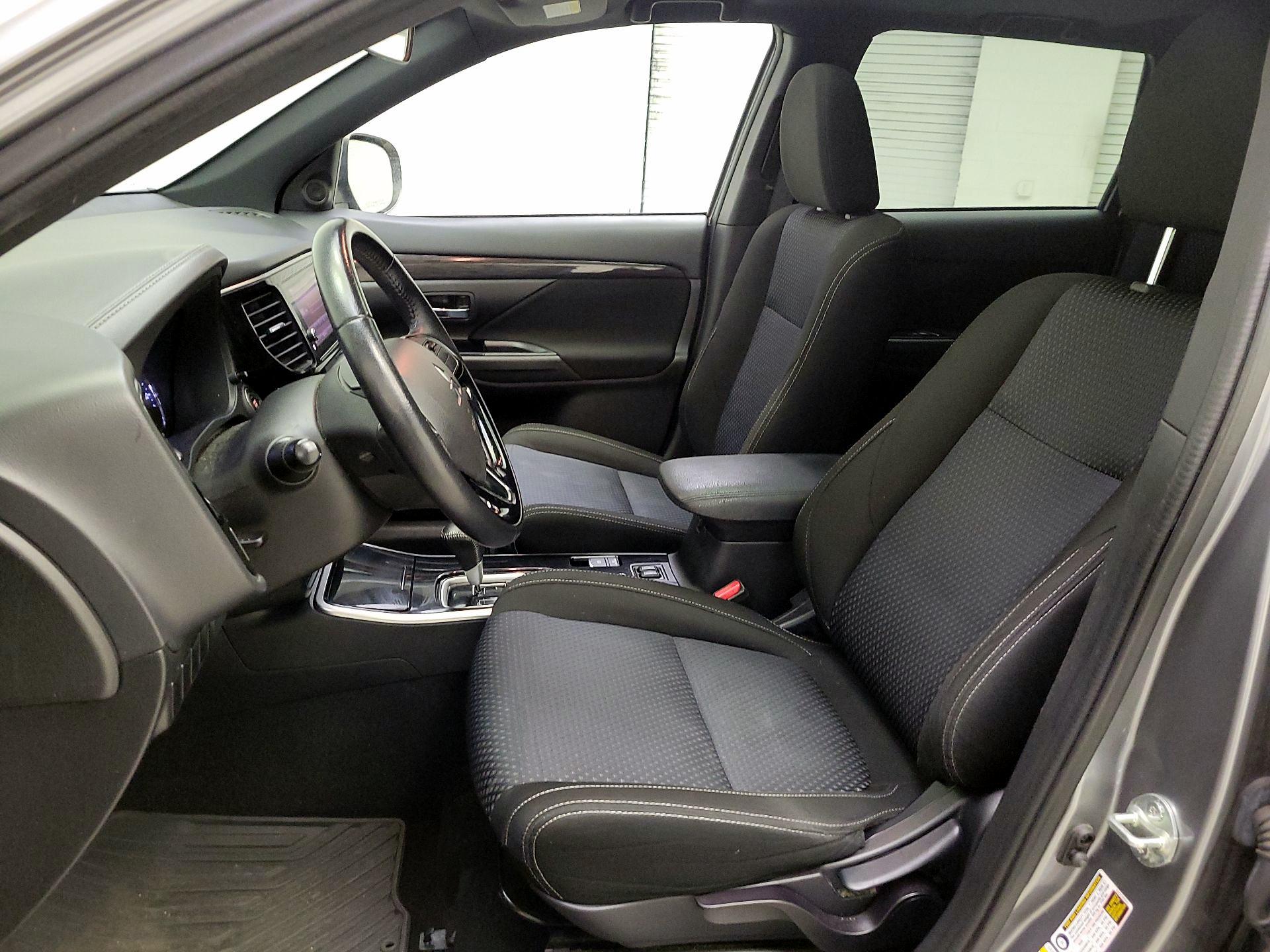 Thumbnail: 2018 Mitsubishi Outlander - 11