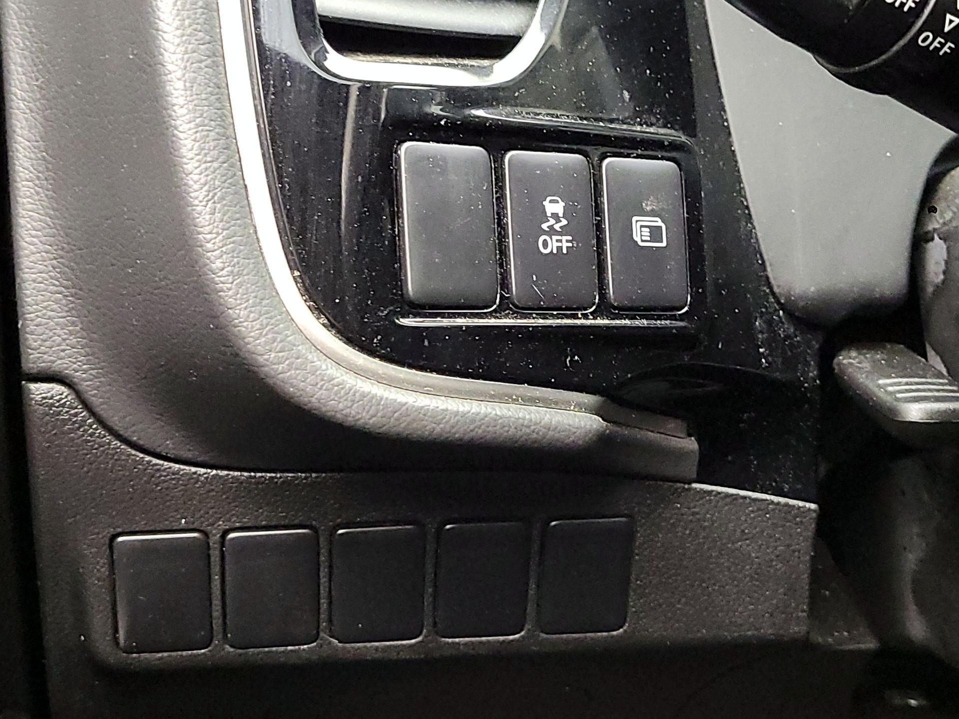 Thumbnail: 2018 Mitsubishi Outlander - 13