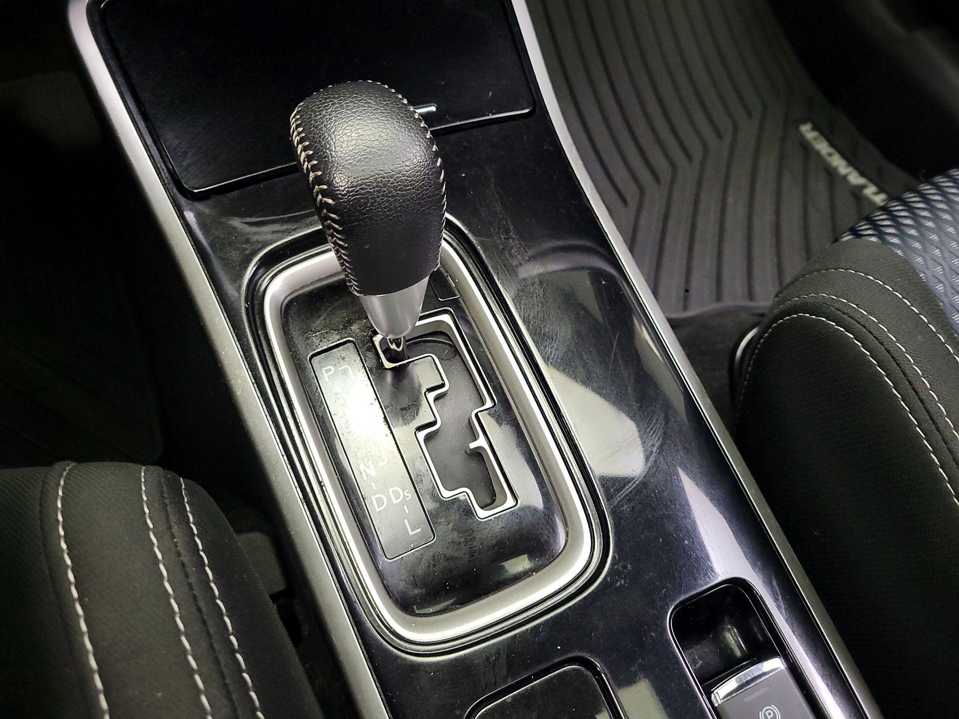 Thumbnail: 2018 Mitsubishi Outlander - 17