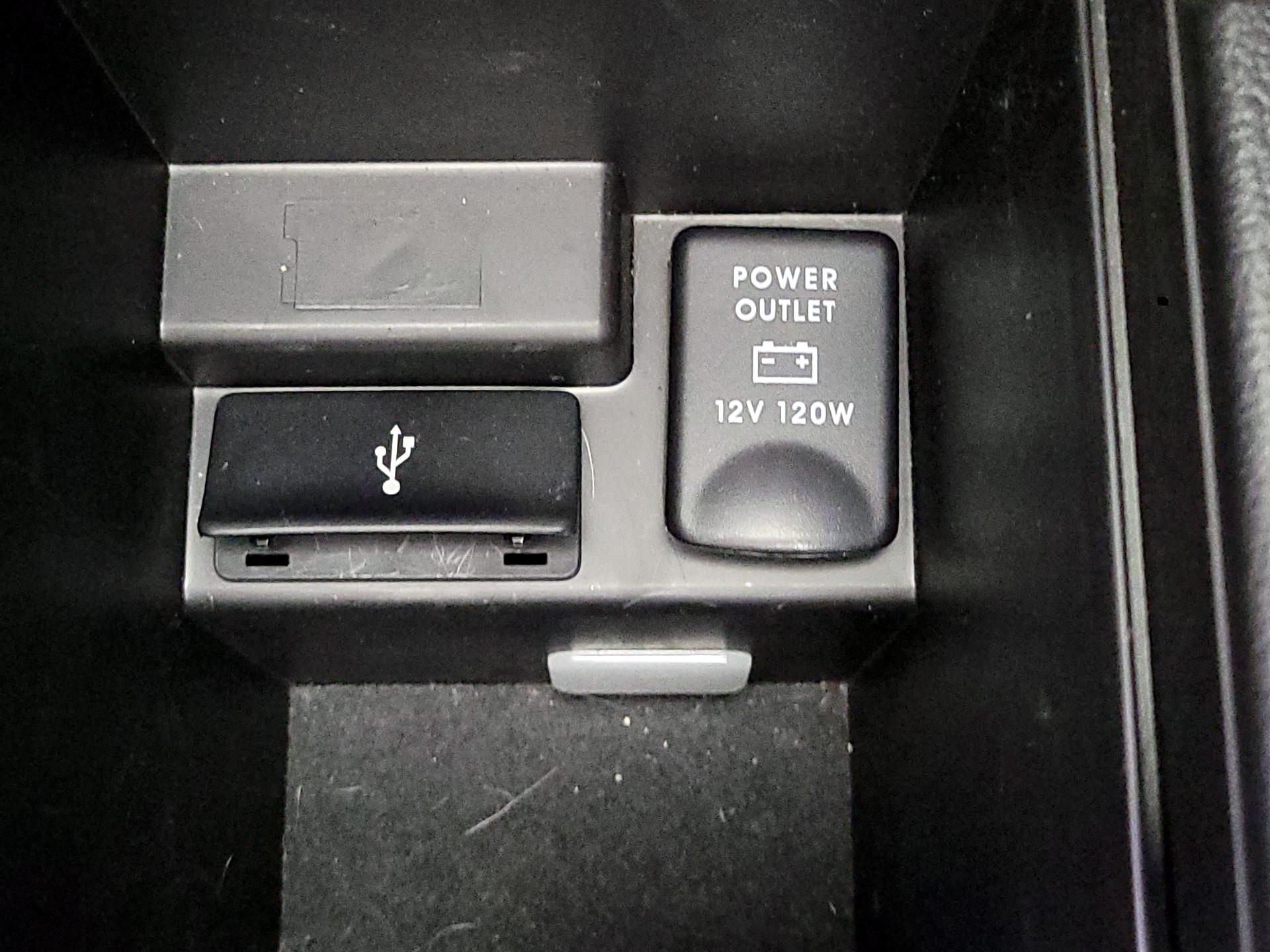 Thumbnail: 2018 Mitsubishi Outlander - 18