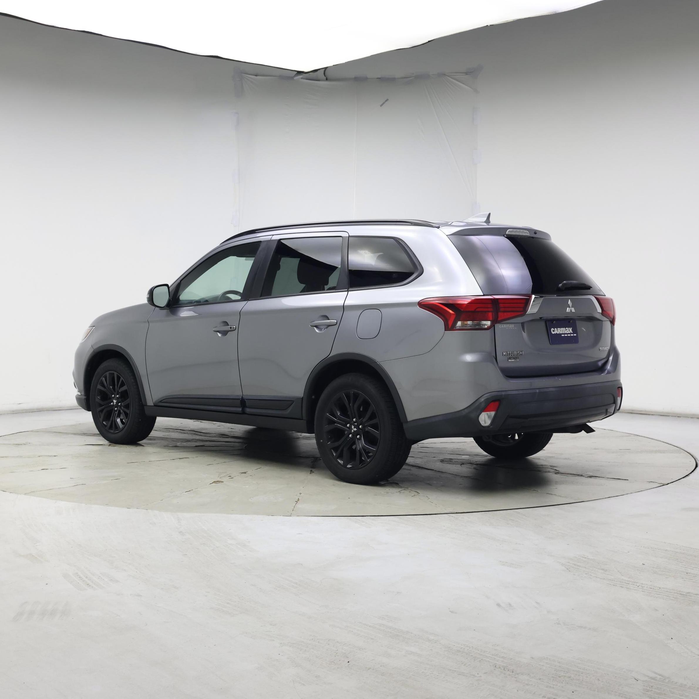 Thumbnail: 2018 Mitsubishi Outlander - 2