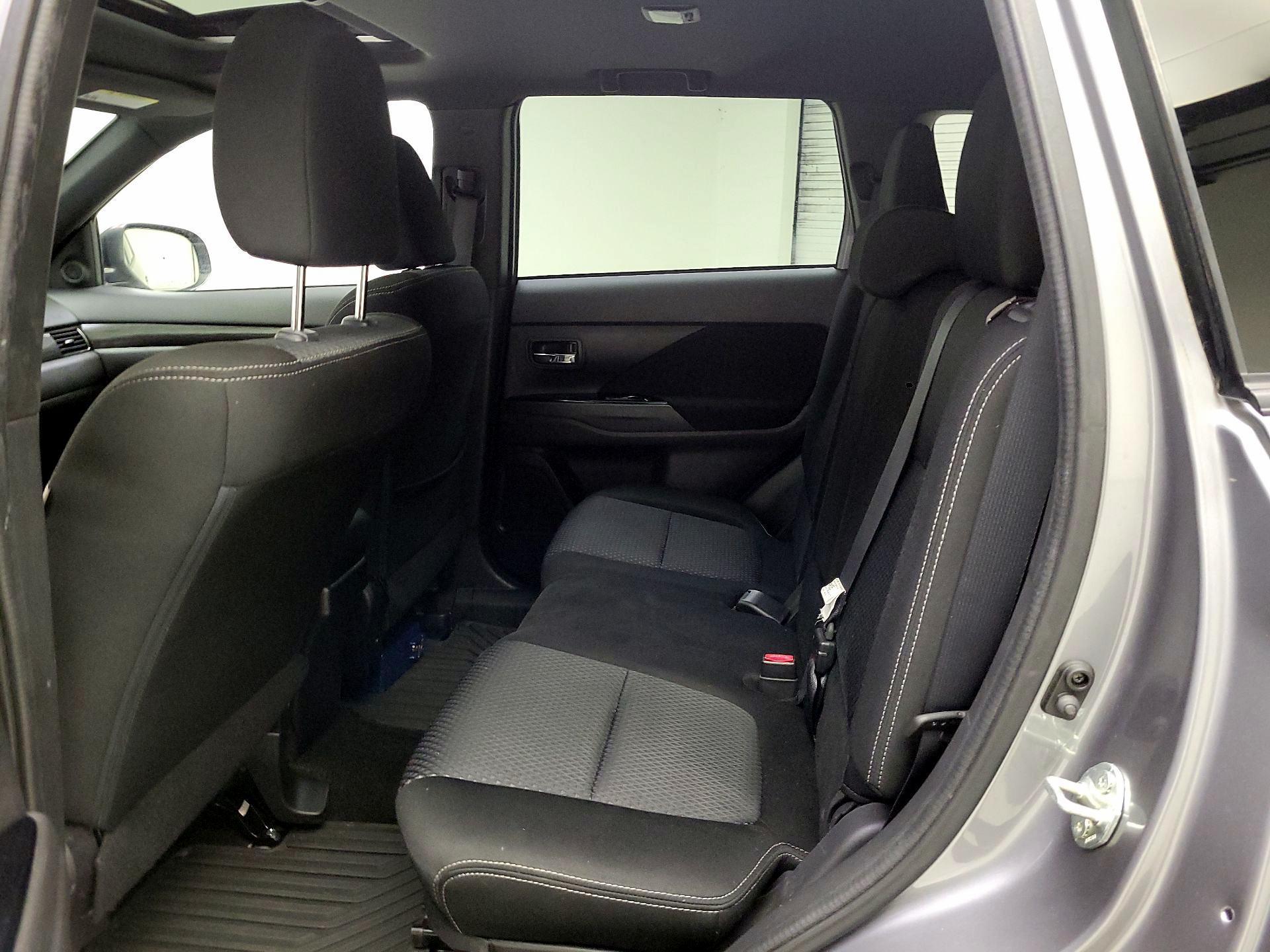 Thumbnail: 2018 Mitsubishi Outlander - 20