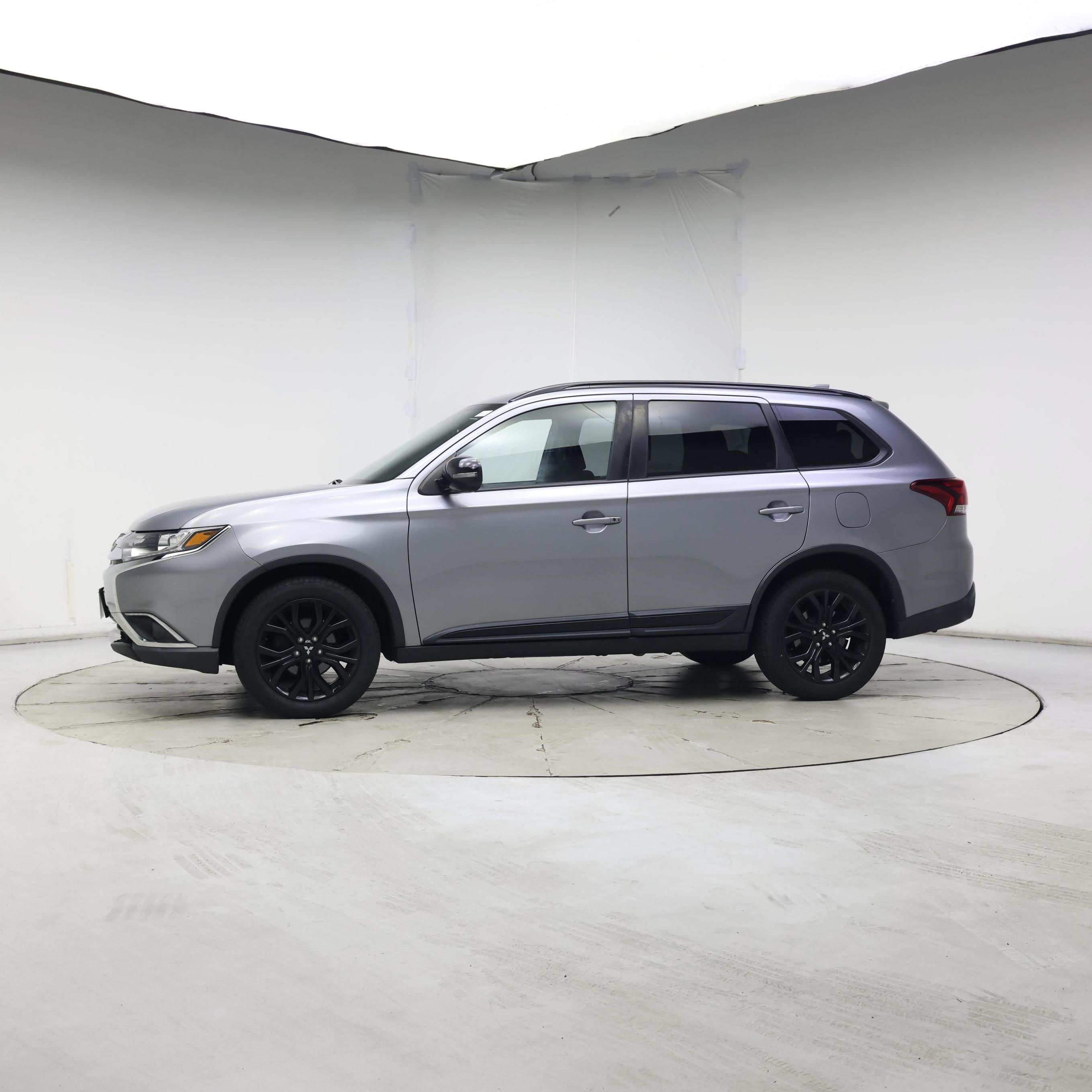 Thumbnail: 2018 Mitsubishi Outlander - 3