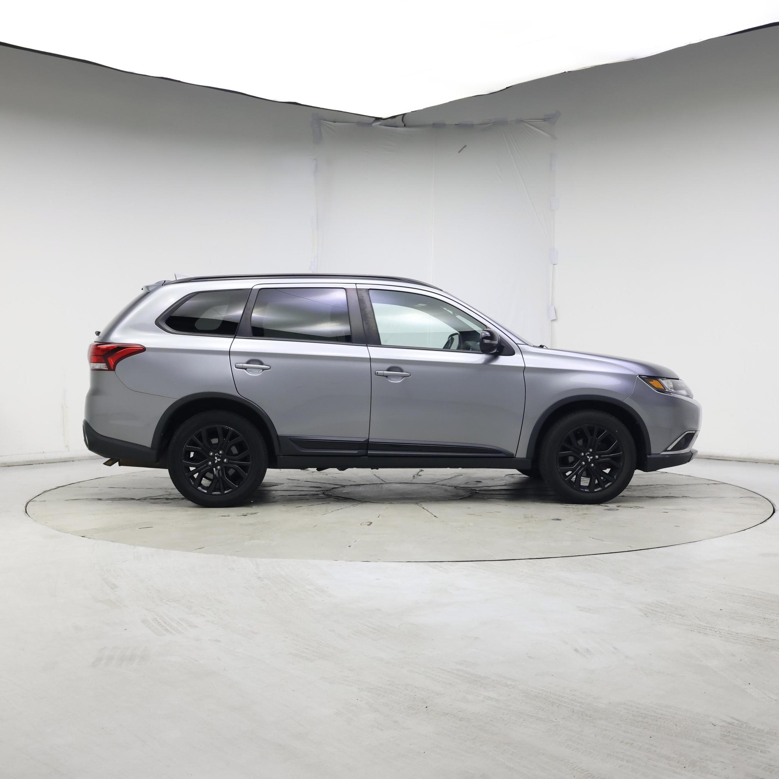 Thumbnail: 2018 Mitsubishi Outlander - 7