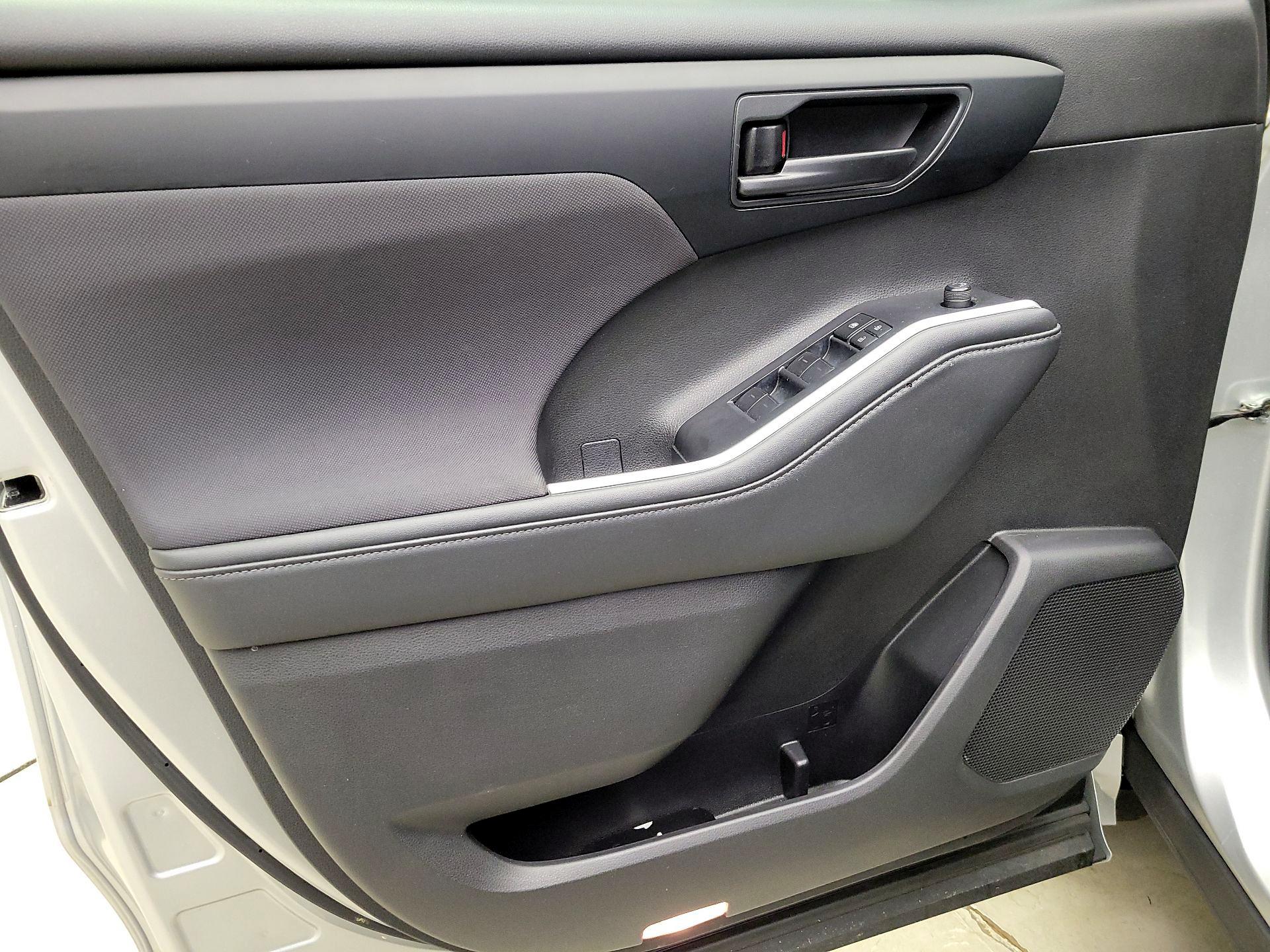 Thumbnail: 2022 Toyota Highlander - 12