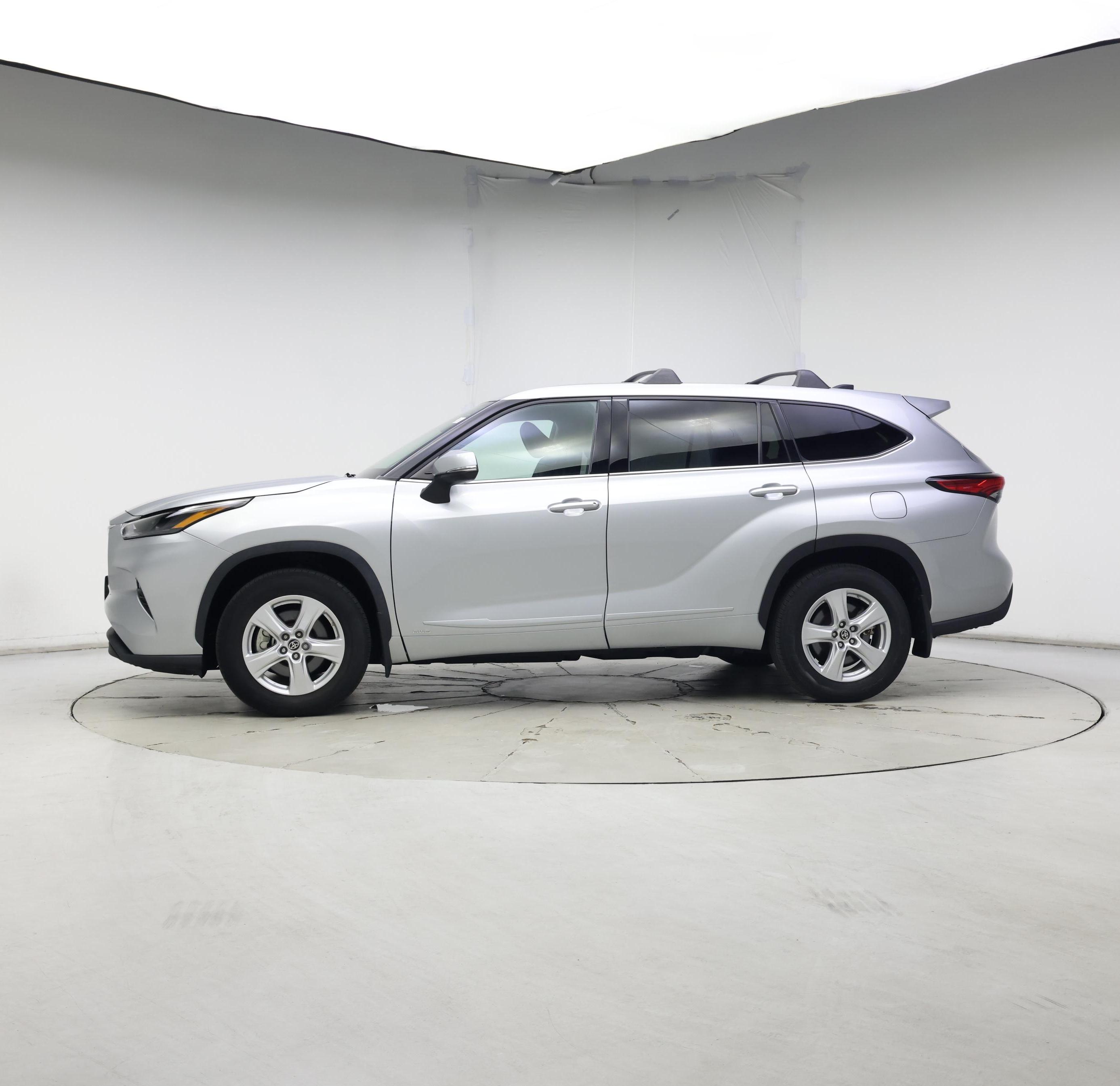 Thumbnail: 2022 Toyota Highlander - 3