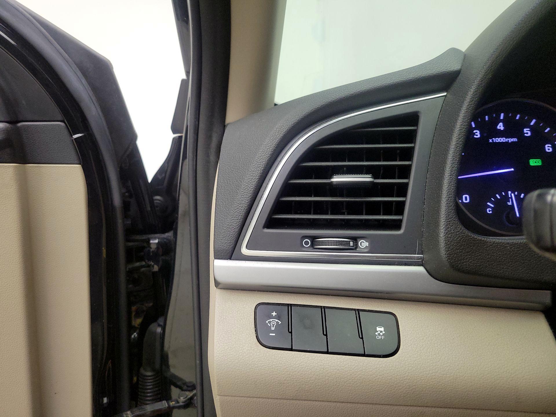 Thumbnail: 2017 Hyundai Elantra - 13