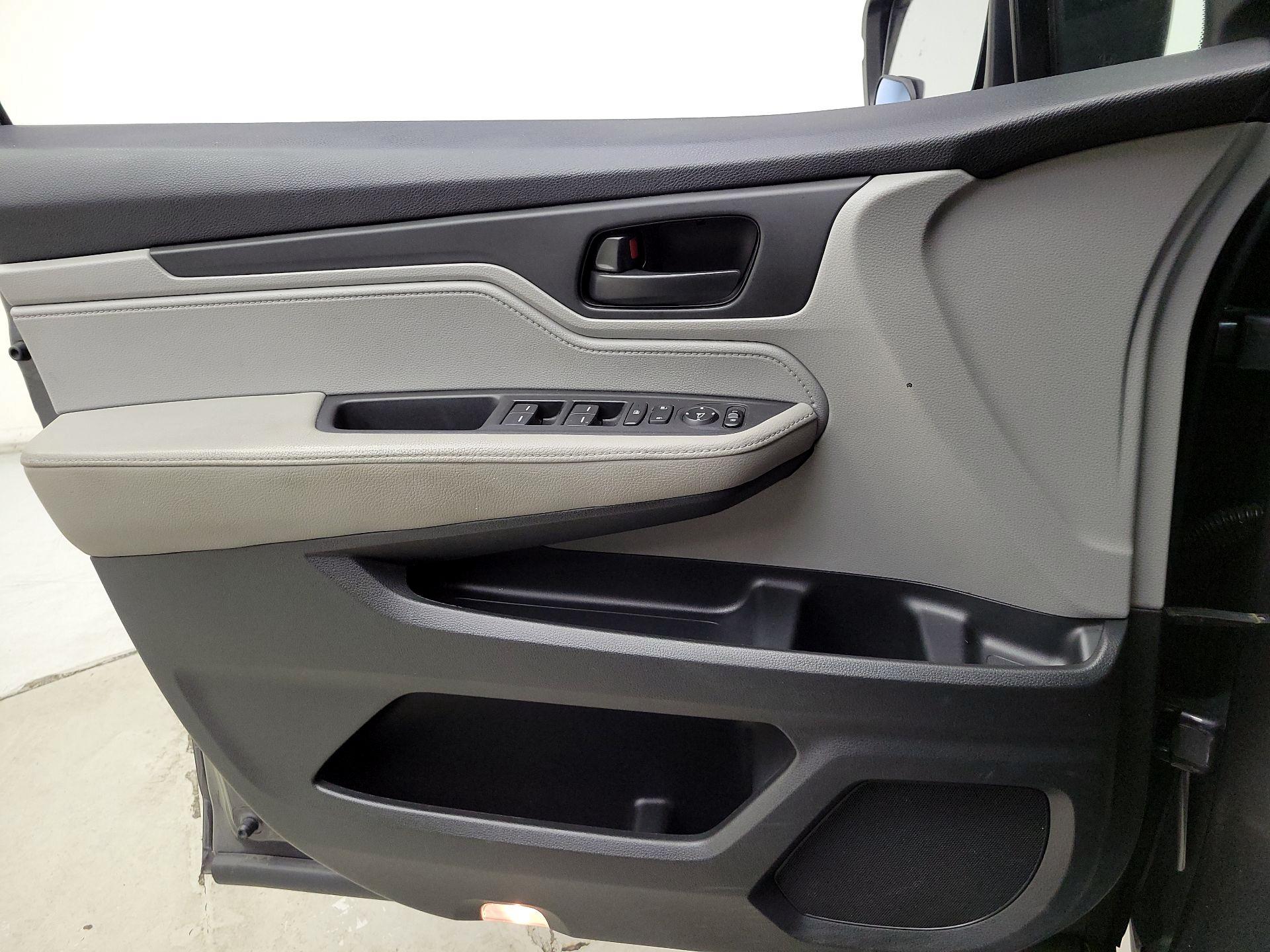 Thumbnail: 2019 Honda Odyssey - 12