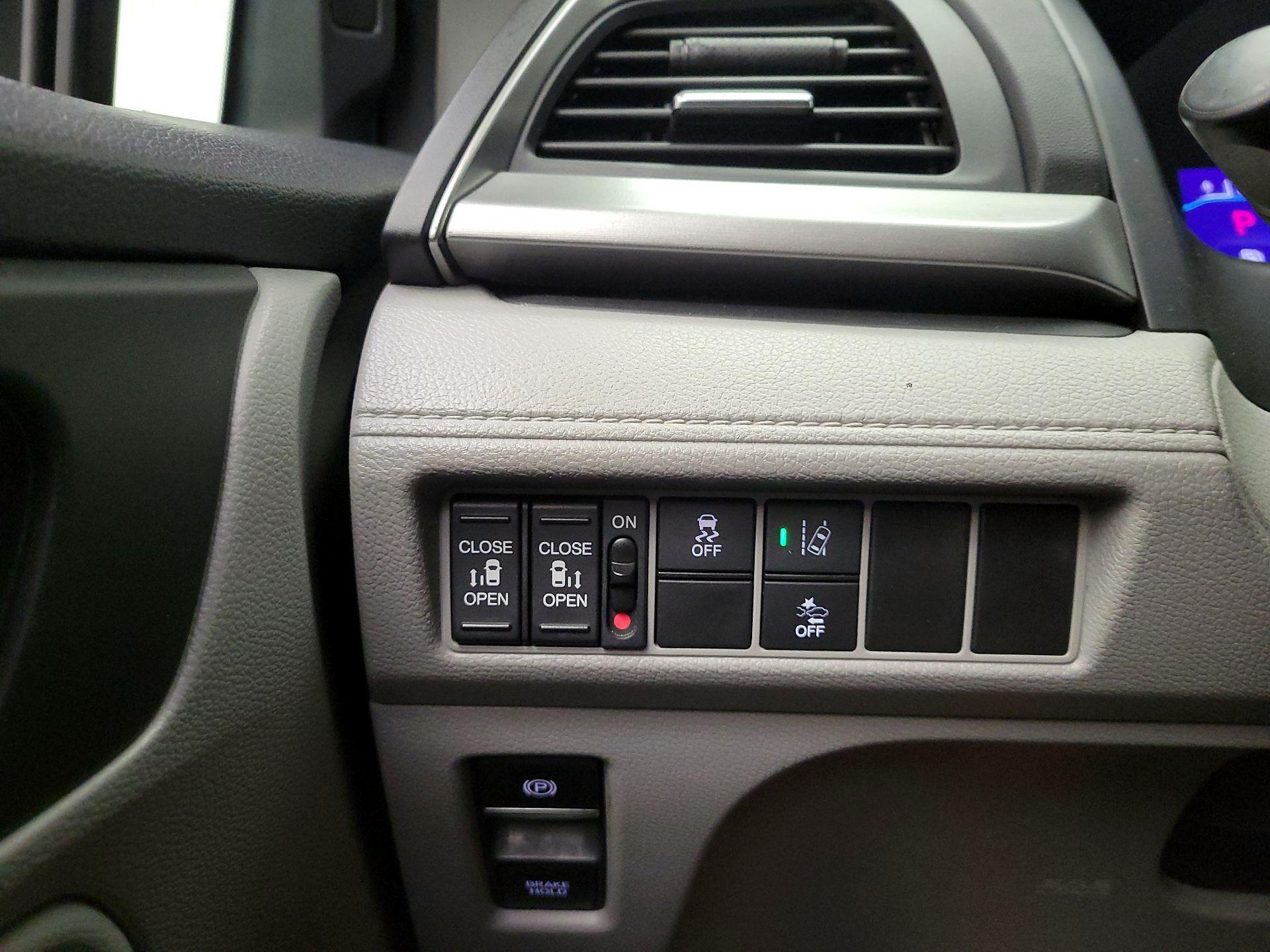 Thumbnail: 2019 Honda Odyssey - 13