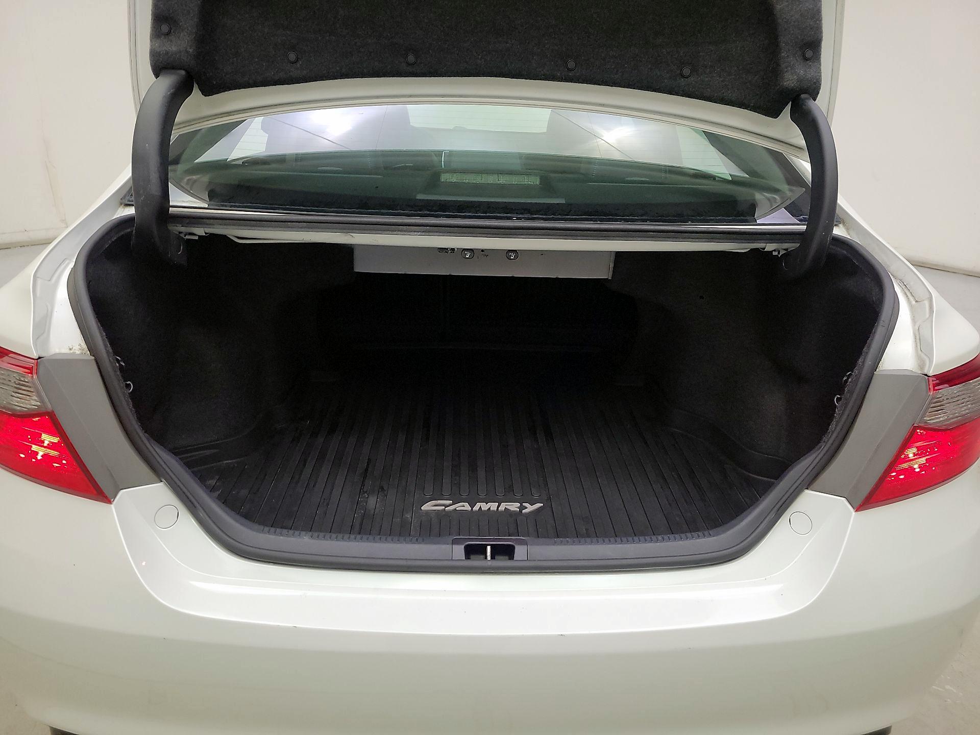 Thumbnail: 2016 Toyota Camry - 19