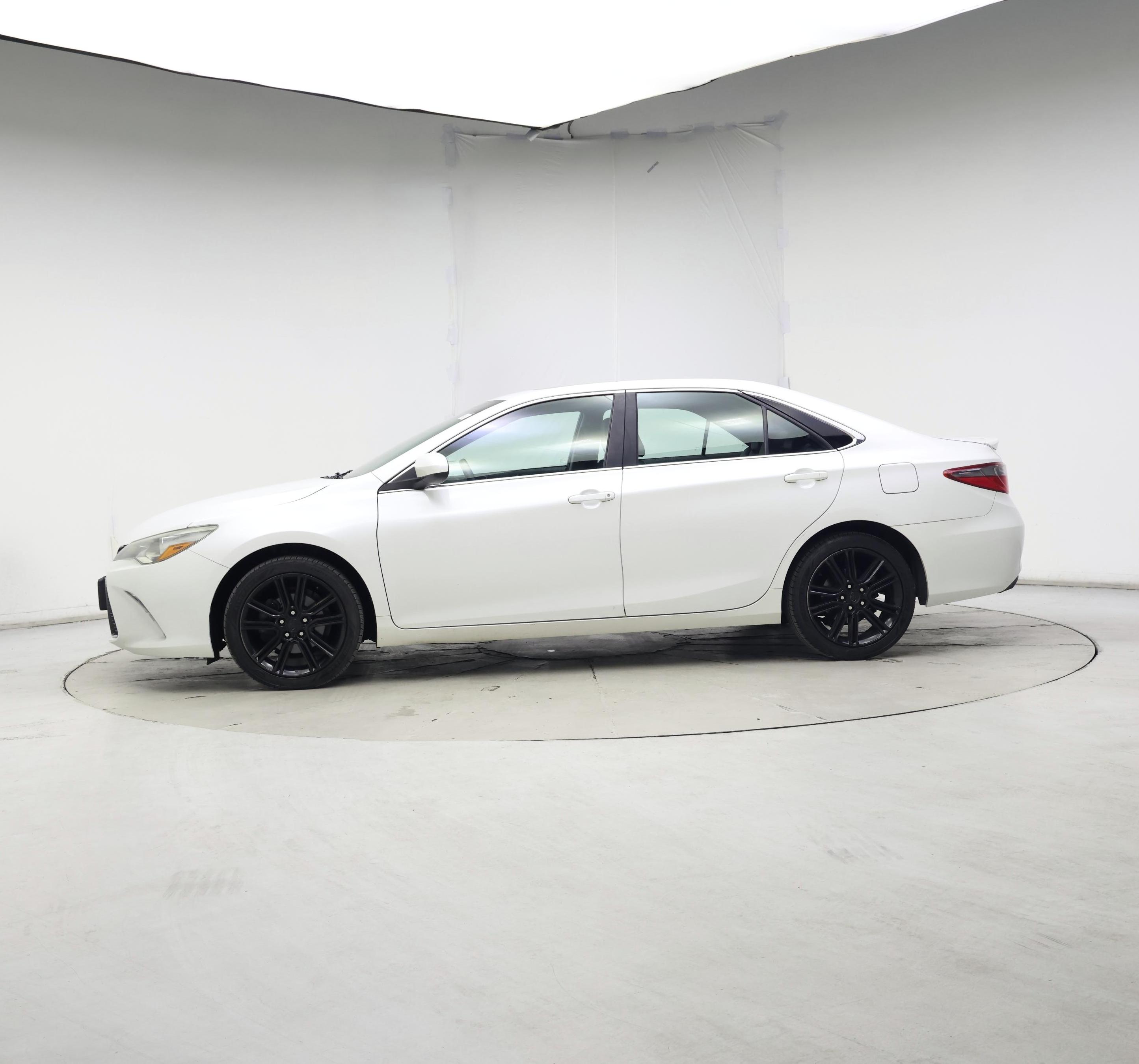 Thumbnail: 2016 Toyota Camry - 3